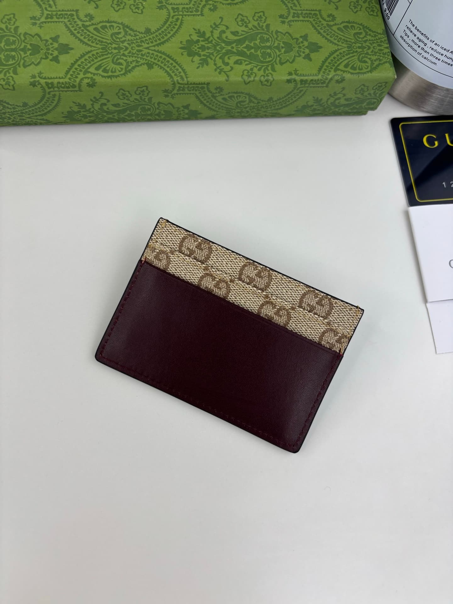 C3960 Generation Gucci delves deep into the brand’s heritage elements, blending designs from different generations into a cohesive aesthetic narrative. The Gucci Essence Classic collection is designed for a dynamic lifestyle. Each item features a lightwei — image 2