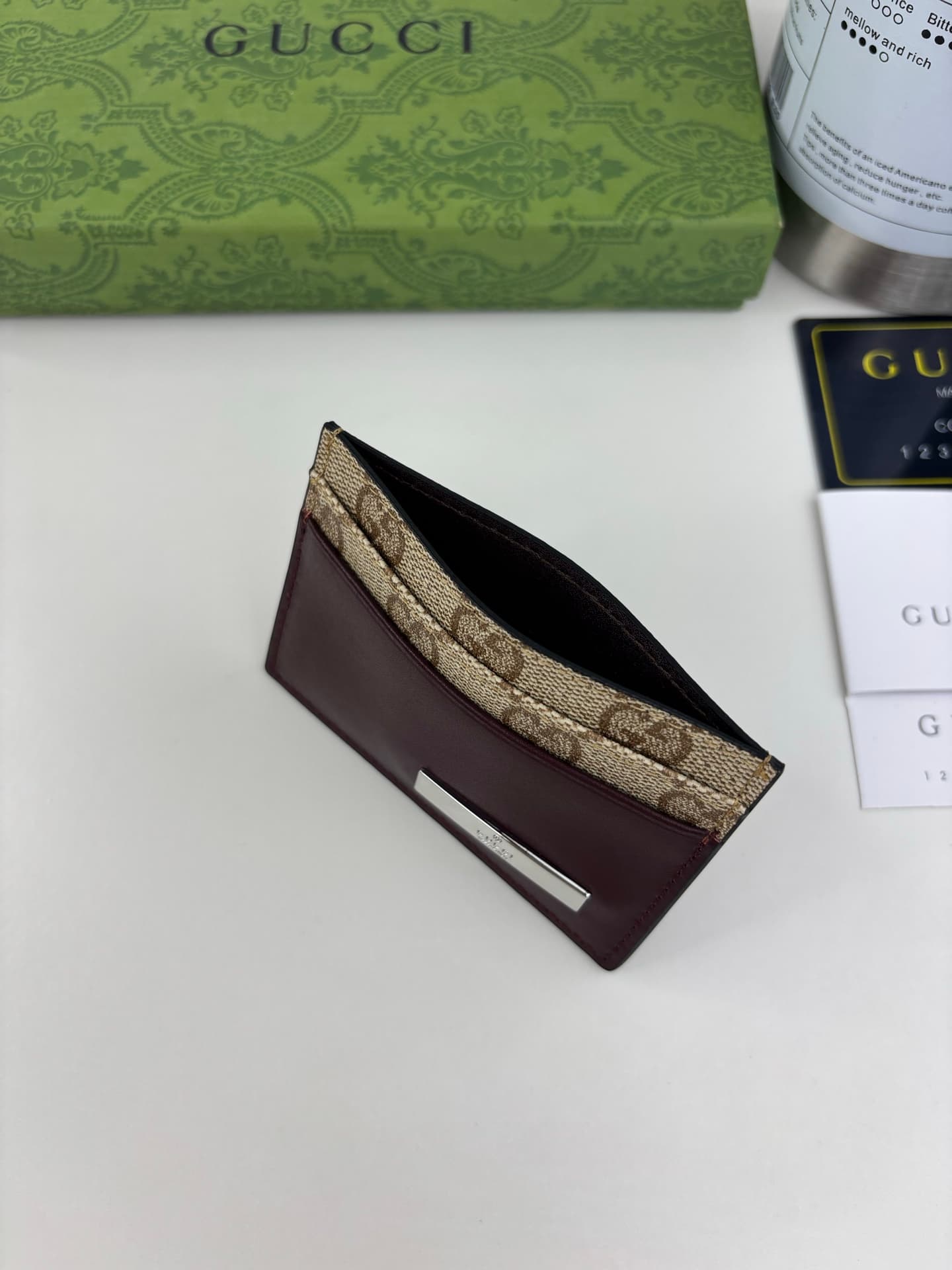 C3960 Generation Gucci delves deep into the brand’s heritage elements, blending designs from different generations into a cohesive aesthetic narrative. The Gucci Essence Classic collection is designed for a dynamic lifestyle. Each item features a lightwei — image 4