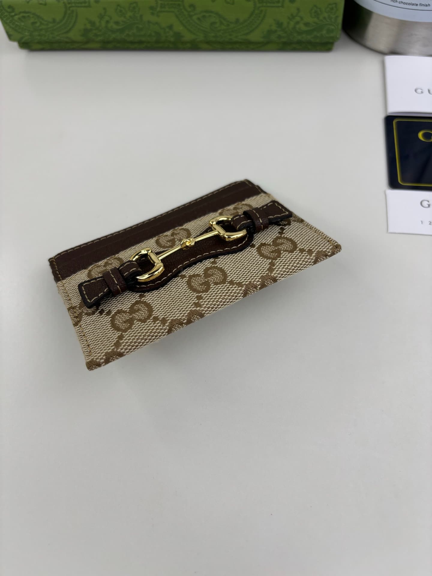 C3959 Generation Gucci delves deep into the brand’s collectibles, blending designs from different generations into a cohesive aesthetic narrative. The Gucci Essence Classic collection is designed for a dynamic lifestyle. Each item features a lightweight a — image 6