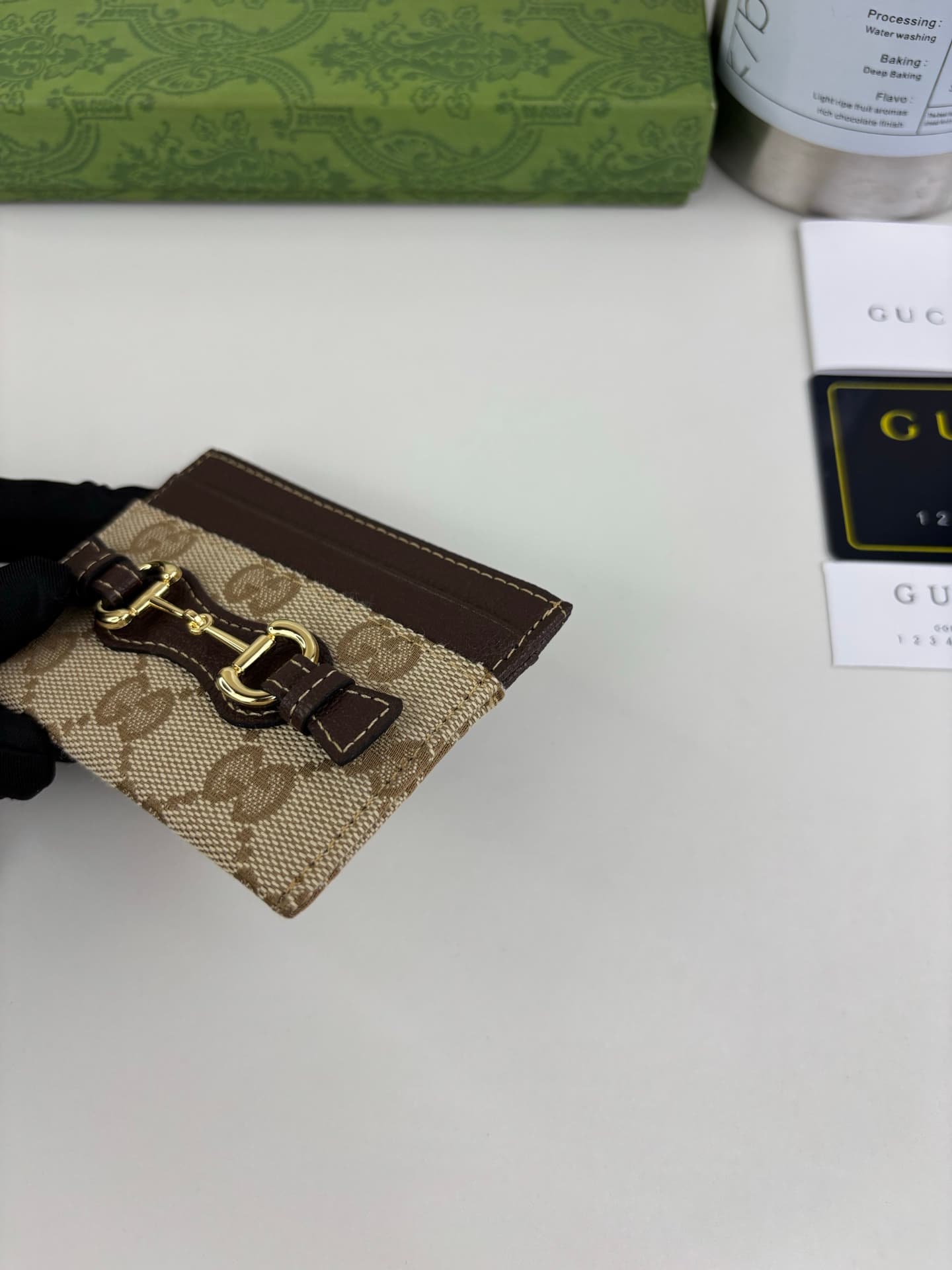 C3959 Generation Gucci delves deep into the brand’s collectibles, blending designs from different generations into a cohesive aesthetic narrative. The Gucci Essence Classic collection is designed for a dynamic lifestyle. Each item features a lightweight a — image 5