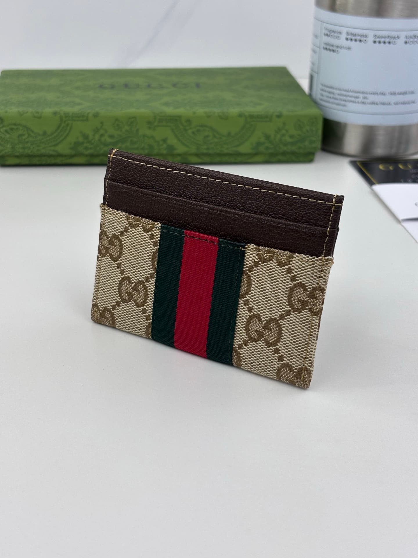 C3958 Generation Gucci explores the brand’s collectibles in depth, blending designs from different generations into a cohesive aesthetic narrative. The Gucci Essence Classic collection is designed for a dynamic lifestyle. Each item features a lightweight  — image 3
