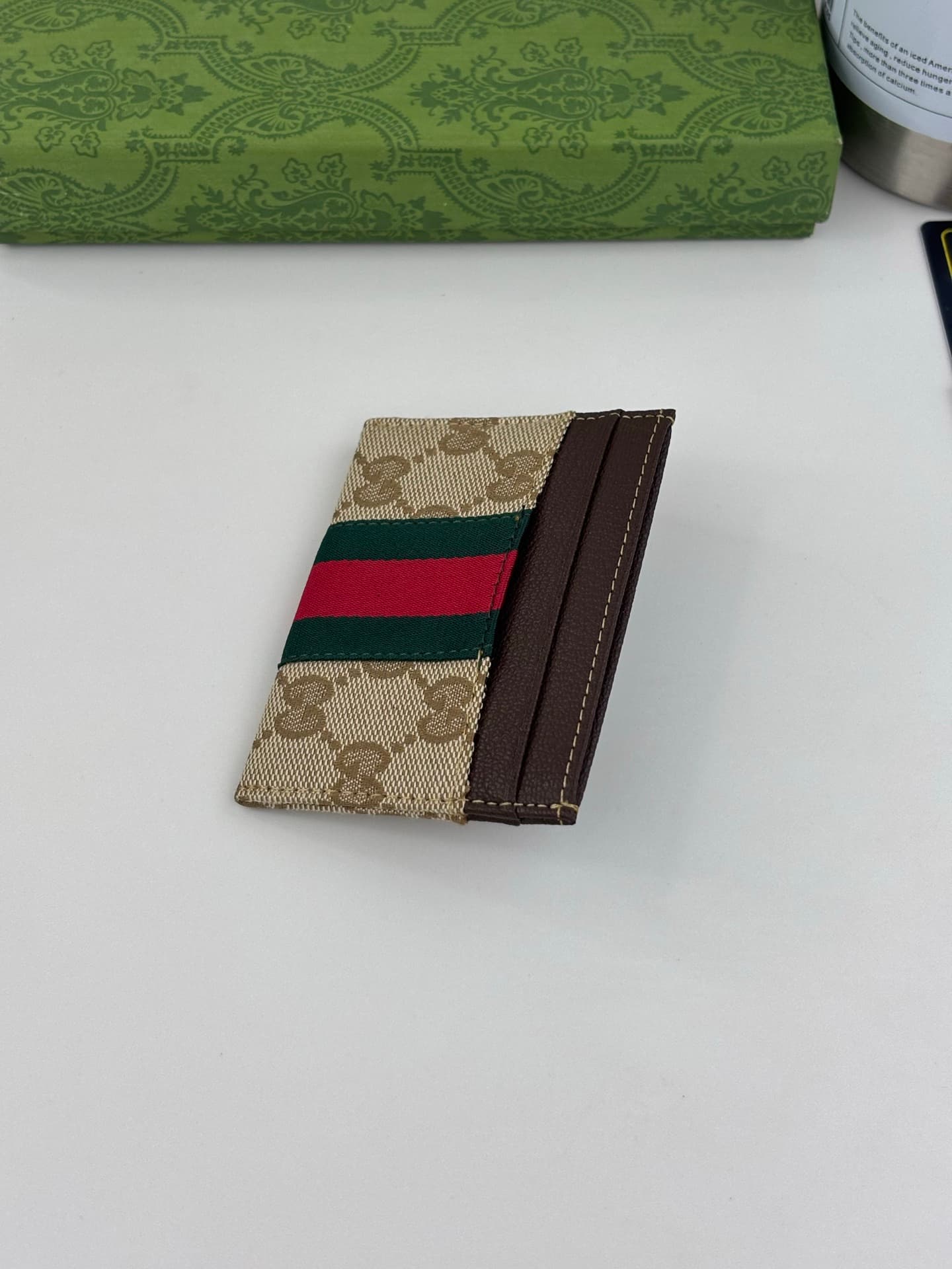 C3958 Generation Gucci explores the brand’s collectibles in depth, blending designs from different generations into a cohesive aesthetic narrative. The Gucci Essence Classic collection is designed for a dynamic lifestyle. Each item features a lightweight  — image 5