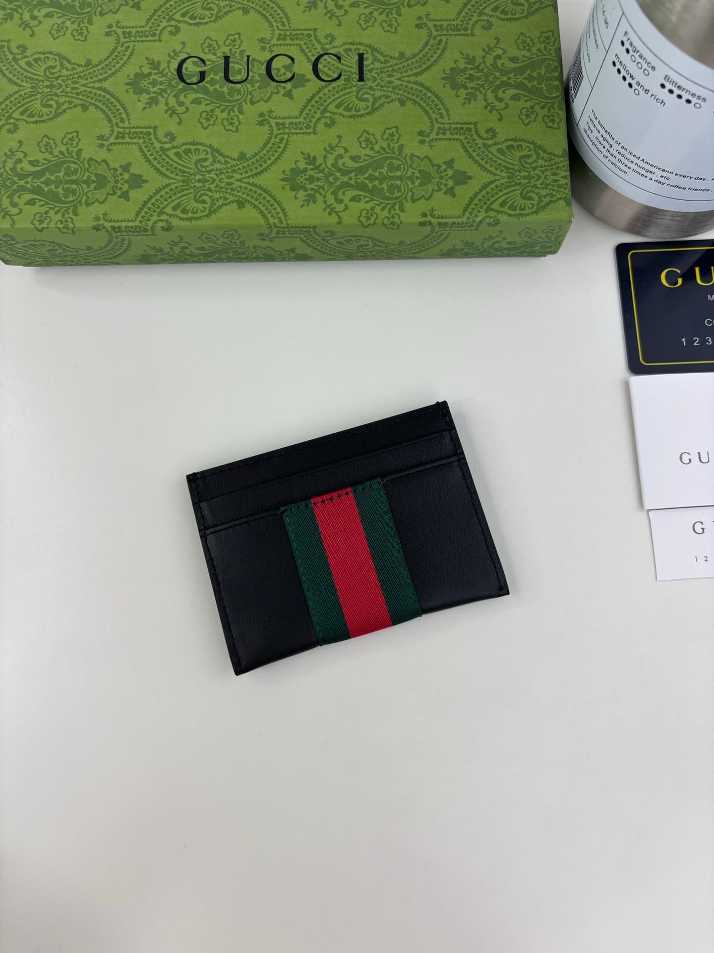 C3957 Generation Gucci delves deep into the brand’s heritage elements, integrating designs from different generations into a cohesive aesthetic narrative. The Gucci Essence Classic collection is designed for a dynamic lifestyle. Each item features a light — image 6