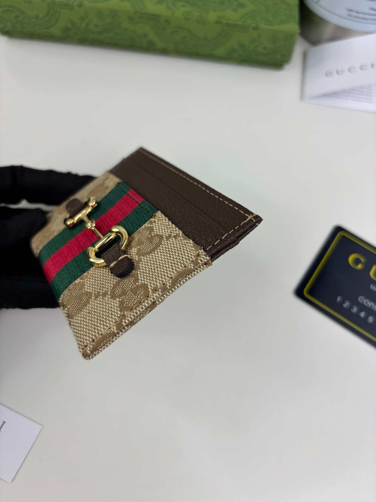 C3968 The Gucci Generation collection deeply explores the brand’s heritage elements, blending designs from different generations into a cohesive aesthetic narrative. The small accessories feature a tribute to the buckle design, integrating iconic details  — image 4