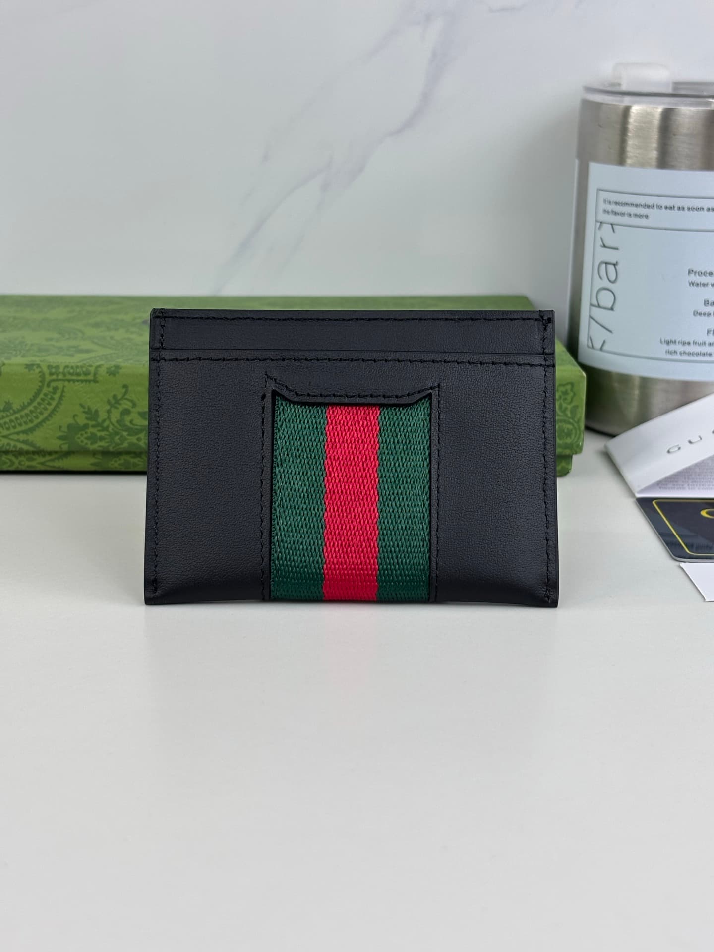 C3967 The Gucci Generation collection delves into the brand’s collectible elements, blending designs from different generations into a cohesive aesthetic narrative. The small accessories feature a tribute to horsehead buckles, integrating iconic details w — image 2