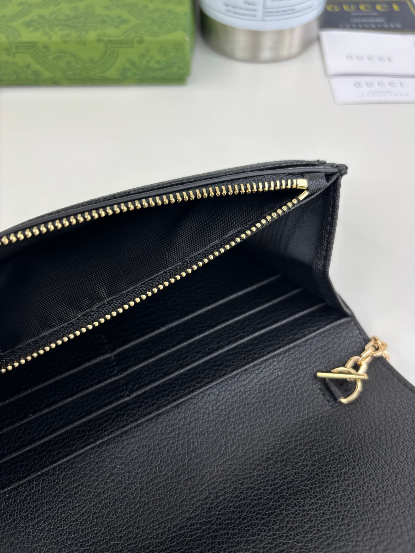 C3956 GUCCl2026 spring/summer collection is now available. The new small accessories collection features a design inspired by Gucci Jackie 1961 series, reinterpreting the classics with a modern style. This item can be carried on one shoulder. The carefull — image 6
