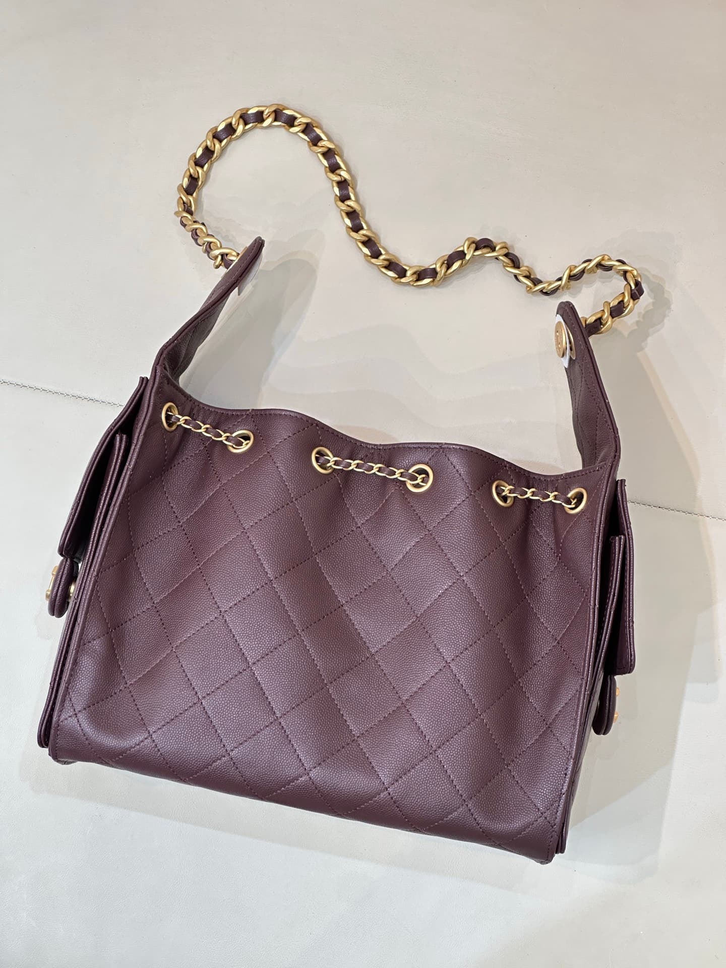 C719 5293 It’s always a pleasant surprise when Chanel introduces new products, and this year is no exception! The bags in Chanel’s early spring collection, 25C, have reached even higher levels of aesthetics. — image 7