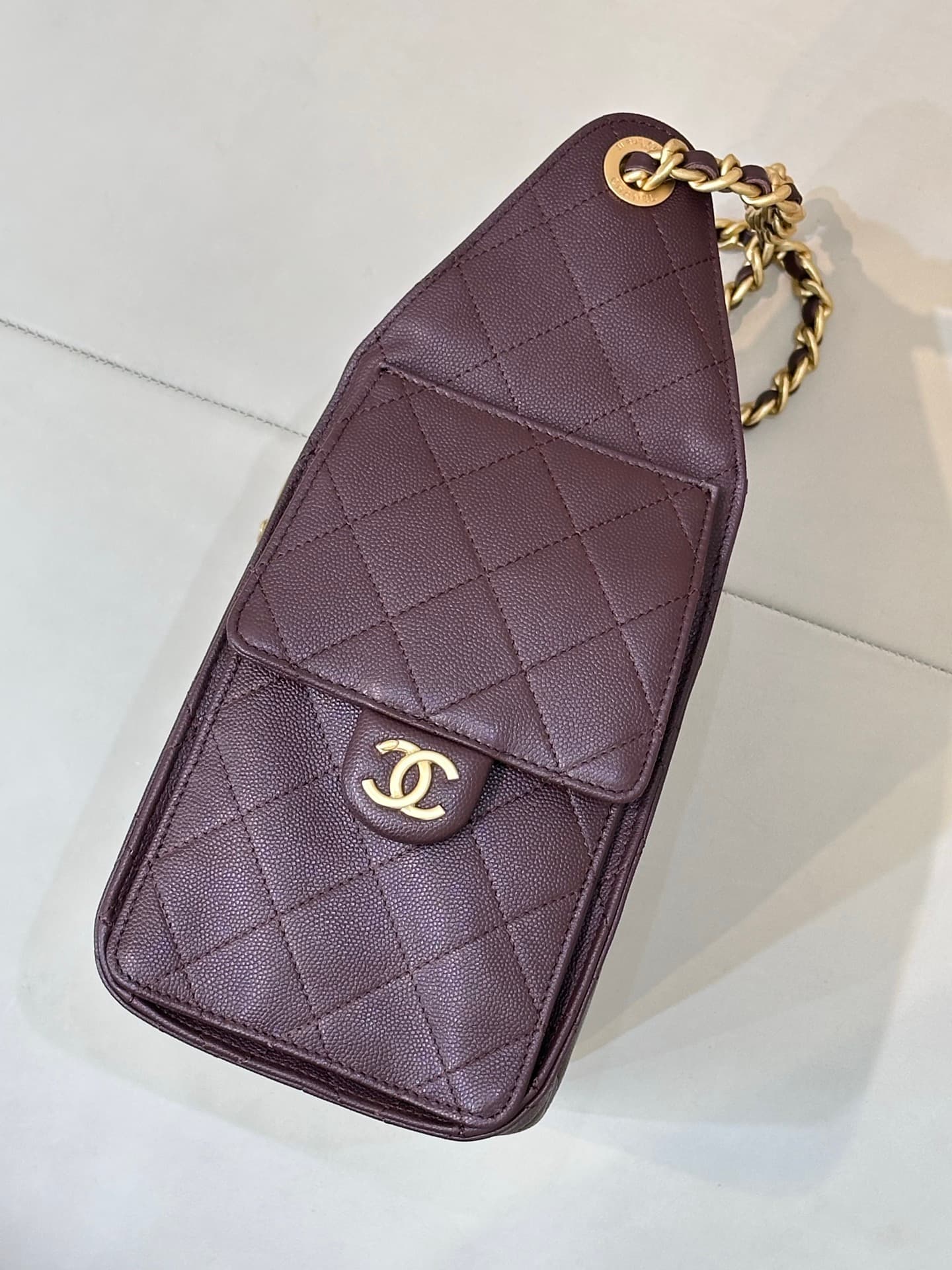 C719 5293 It’s always a pleasant surprise when Chanel introduces new products, and this year is no exception! The bags in Chanel’s early spring collection, 25C, have reached even higher levels of aesthetics. — image 5