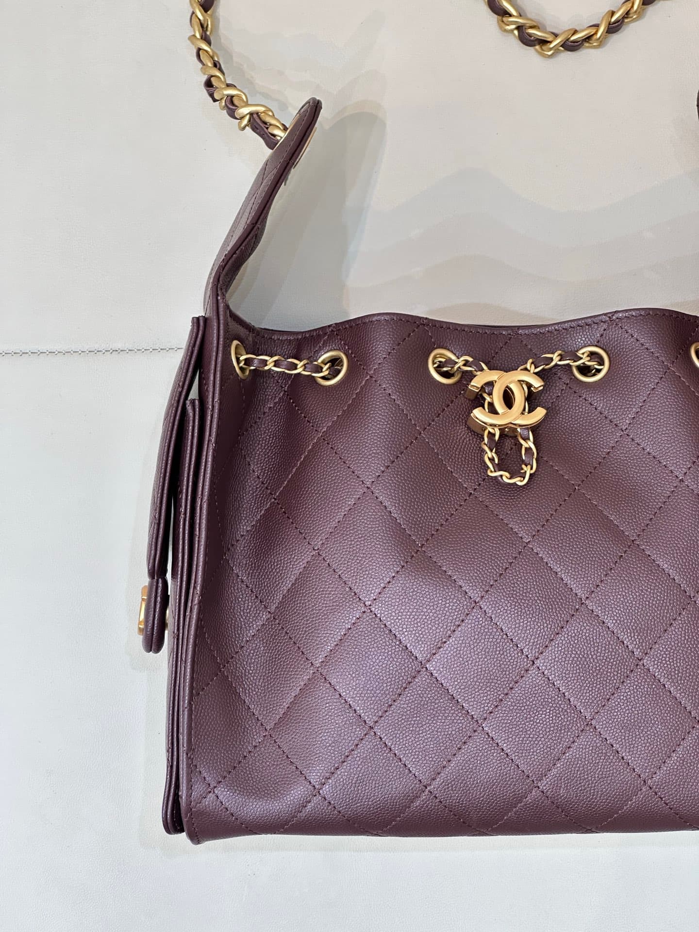 C719 5293 It’s always a pleasant surprise when Chanel introduces new products, and this year is no exception! The bags in Chanel’s early spring collection, 25C, have reached even higher levels of aesthetics. — image 4