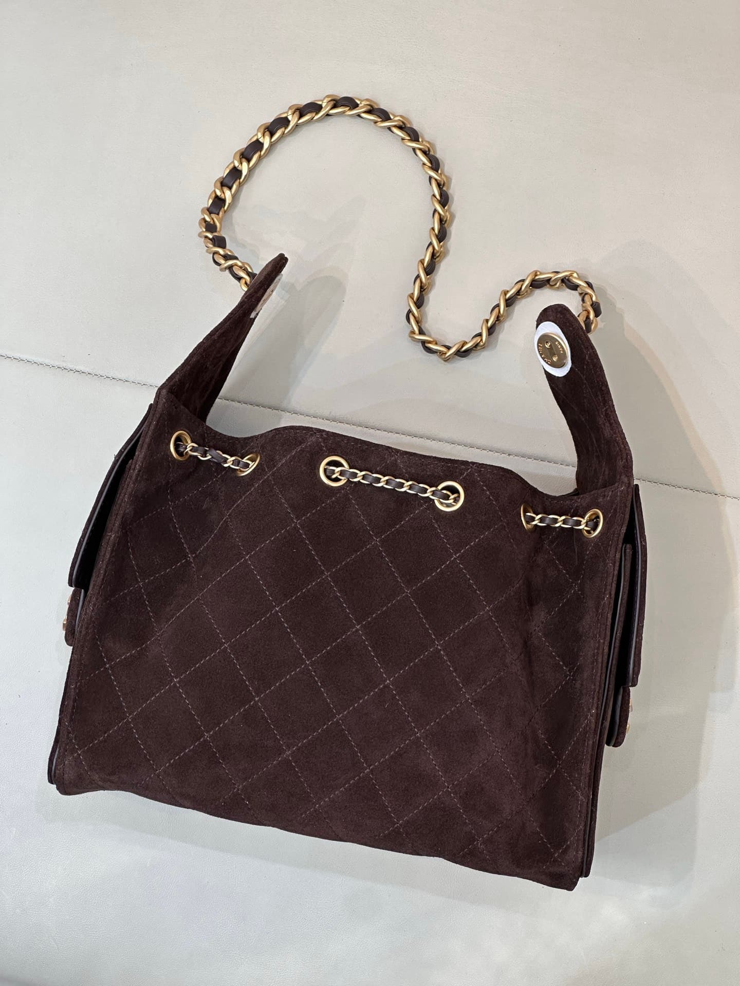 C720 5293 It’s always a pleasant surprise when Chanel introduces new products, and this year is no exception! The looks of Chanel’s 25C spring collection bags have reached an even higher level. — image 8