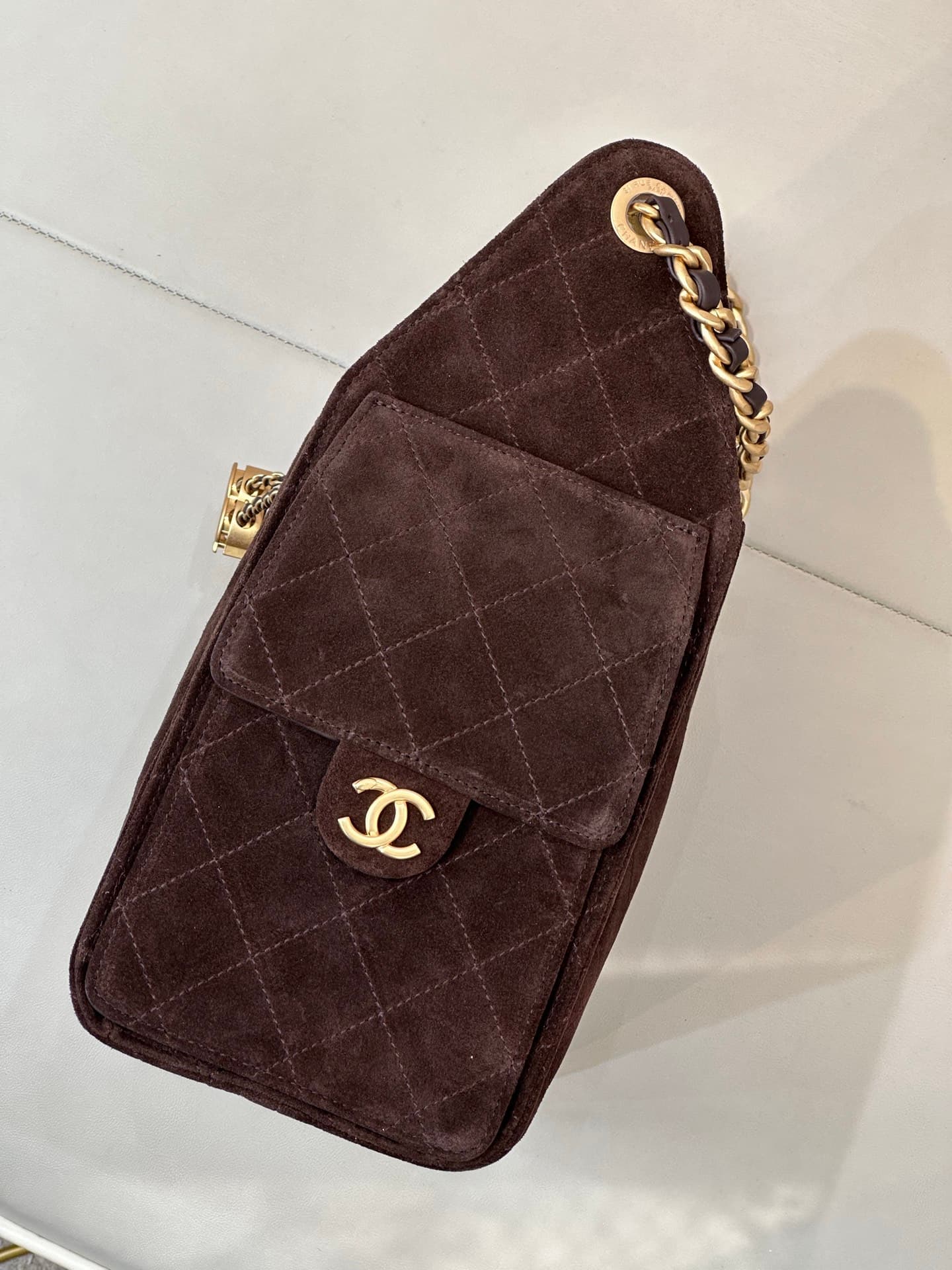 C720 5293 It’s always a pleasant surprise when Chanel introduces new products, and this year is no exception! The looks of Chanel’s 25C spring collection bags have reached an even higher level. — image 6