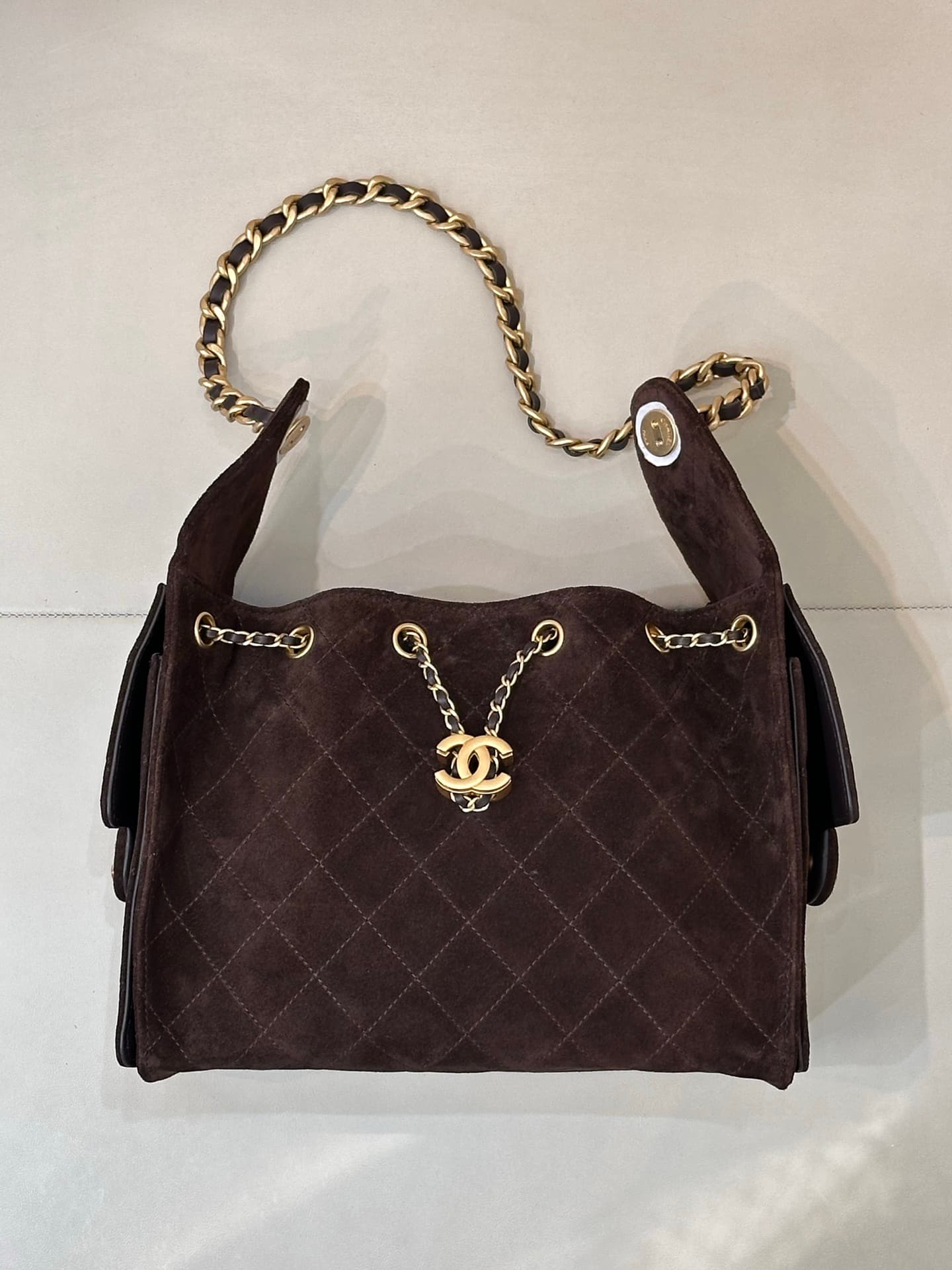 C720 5293 It’s always a pleasant surprise when Chanel introduces new products, and this year is no exception! The looks of Chanel’s 25C spring collection bags have reached an even higher level. — image 3