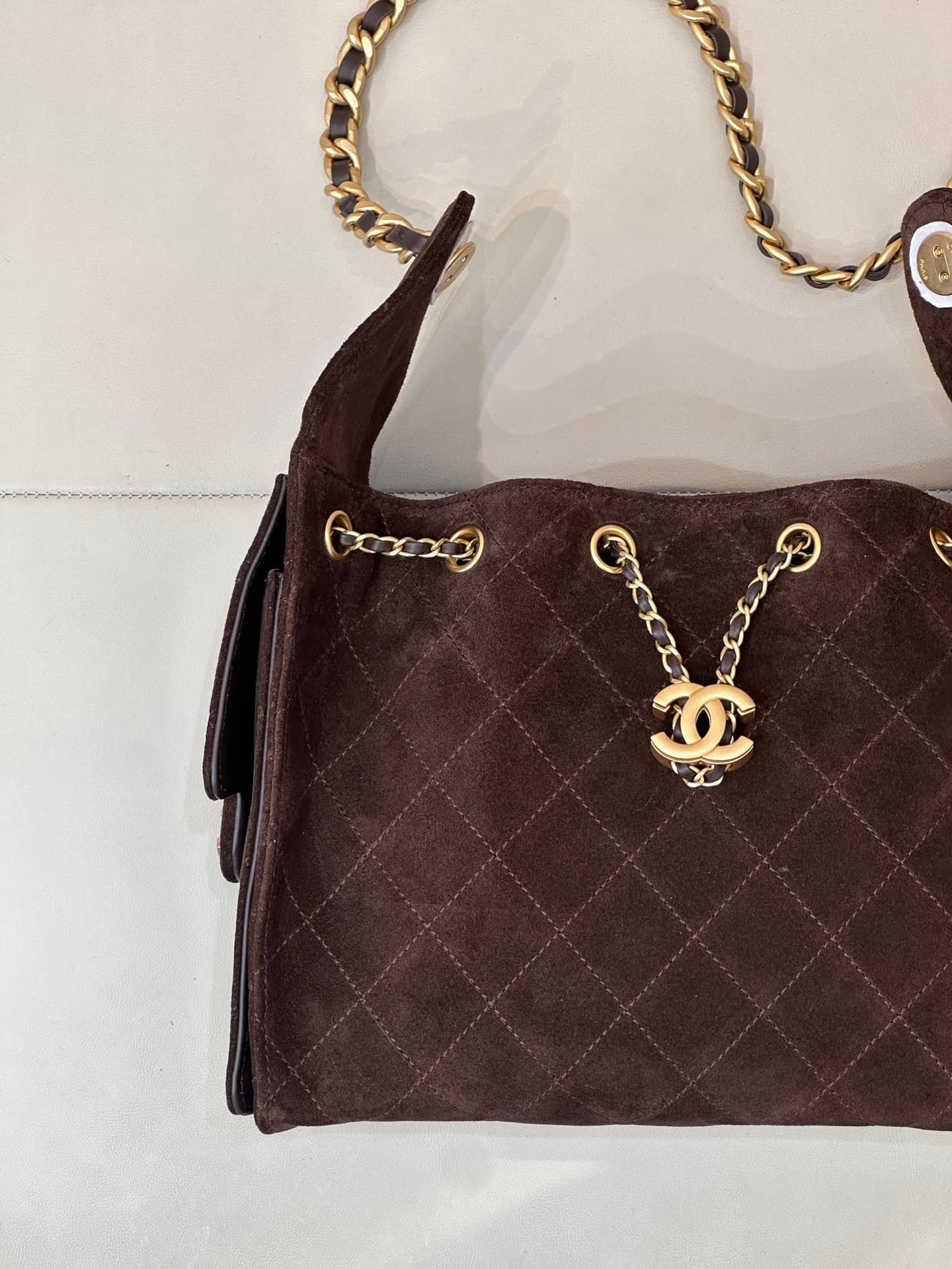 C720 5293 It’s always a pleasant surprise when Chanel introduces new products, and this year is no exception! The looks of Chanel’s 25C spring collection bags have reached an even higher level. — image 4