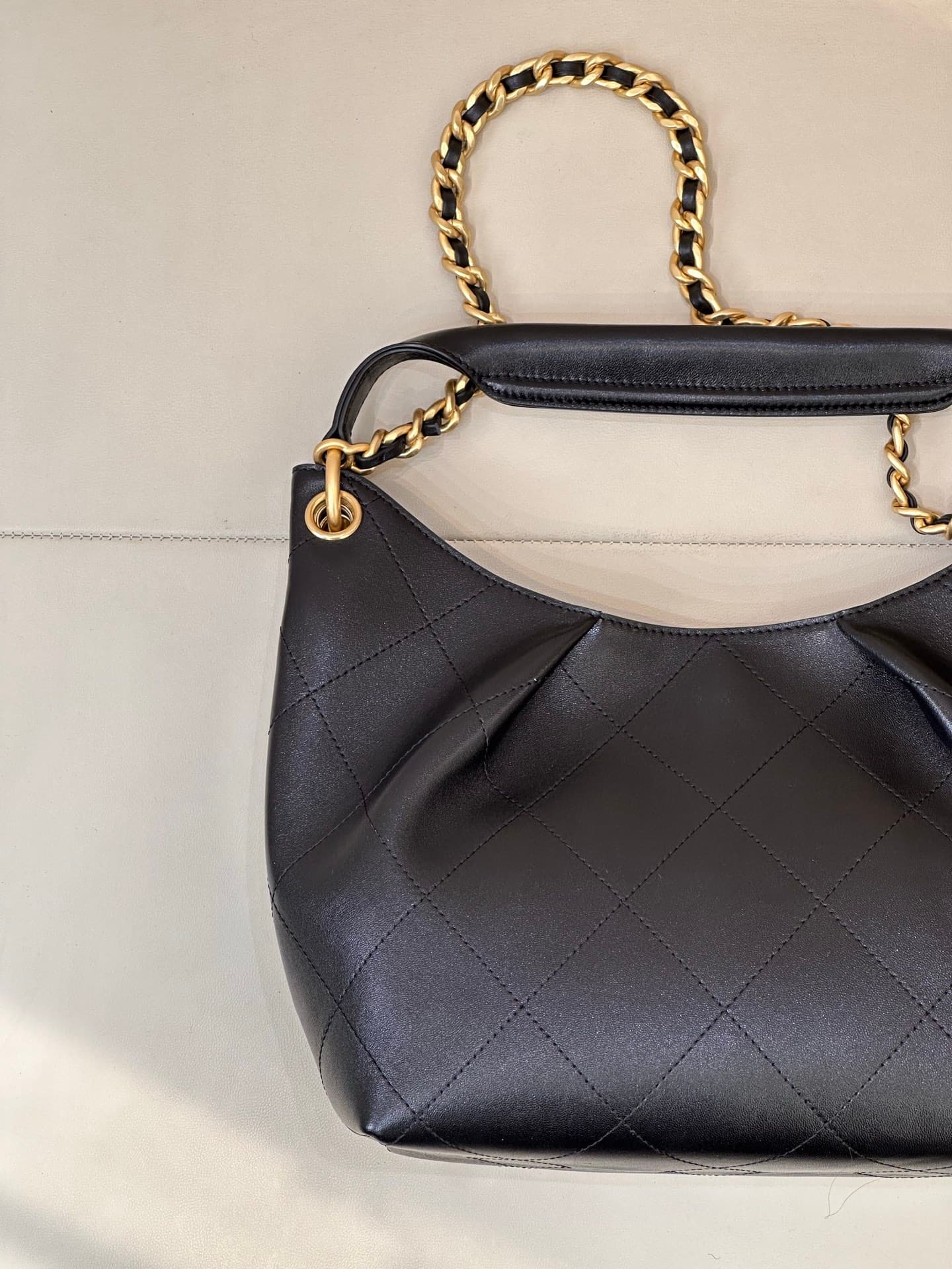 C712 5970 CHANEL 26C – The new early spring Hobo backpack. As soon as it was released, it became impossible to find in stock! — image 8