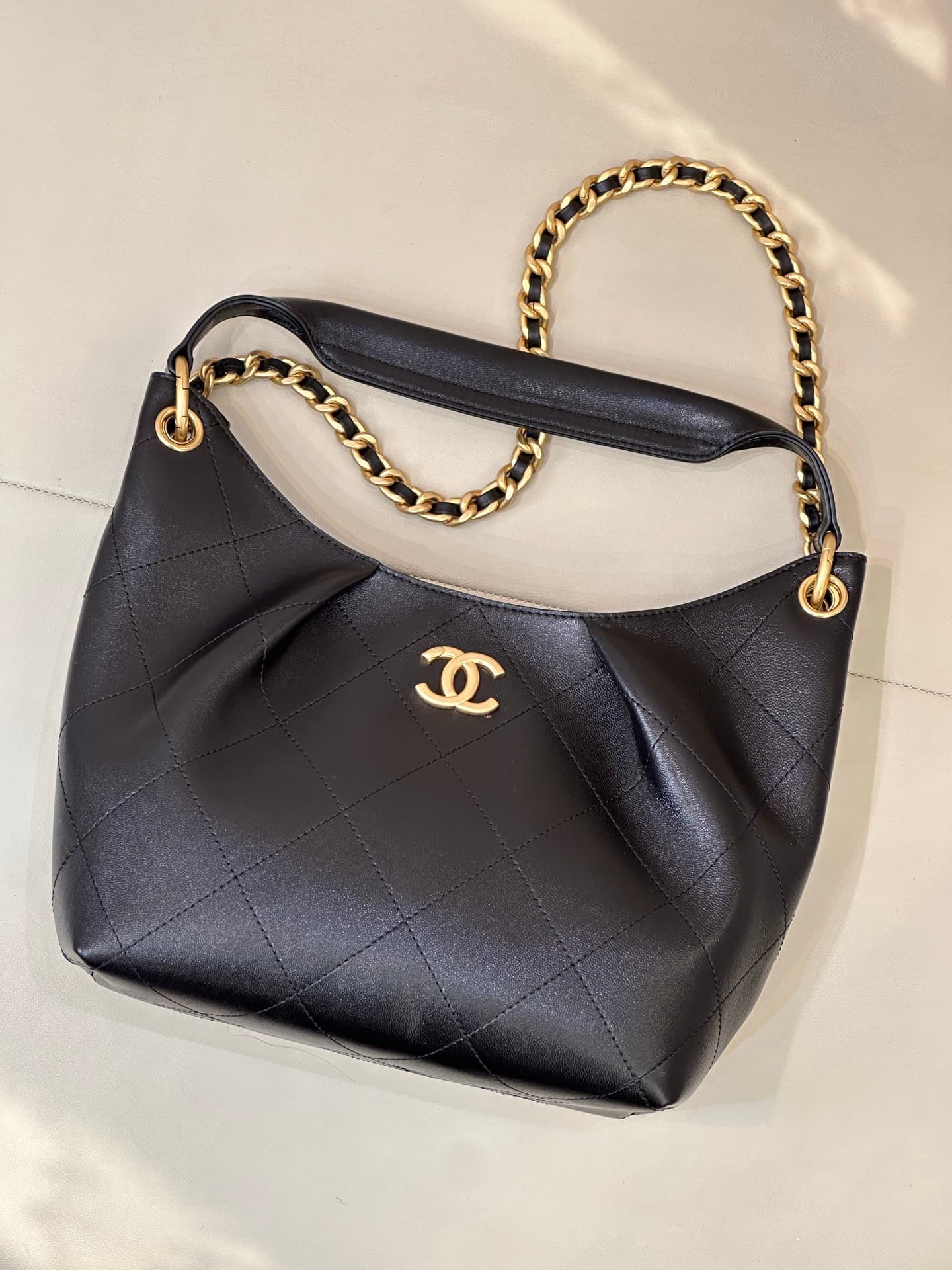 C712 5970 CHANEL 26C – The new early spring Hobo backpack. As soon as it was released, it became impossible to find in stock! — image 2