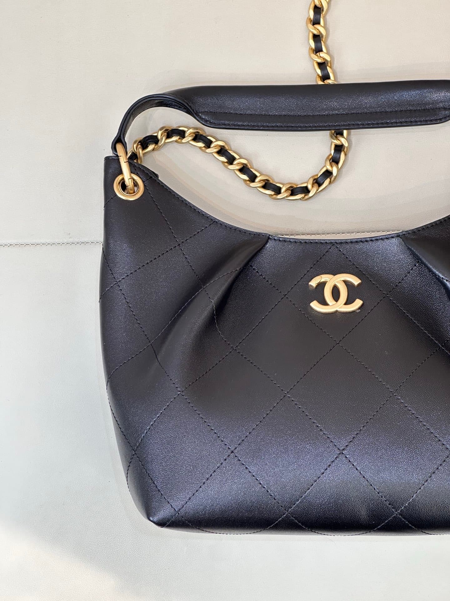 C712 5970 CHANEL 26C – The new early spring Hobo backpack. As soon as it was released, it became impossible to find in stock! — image 3
