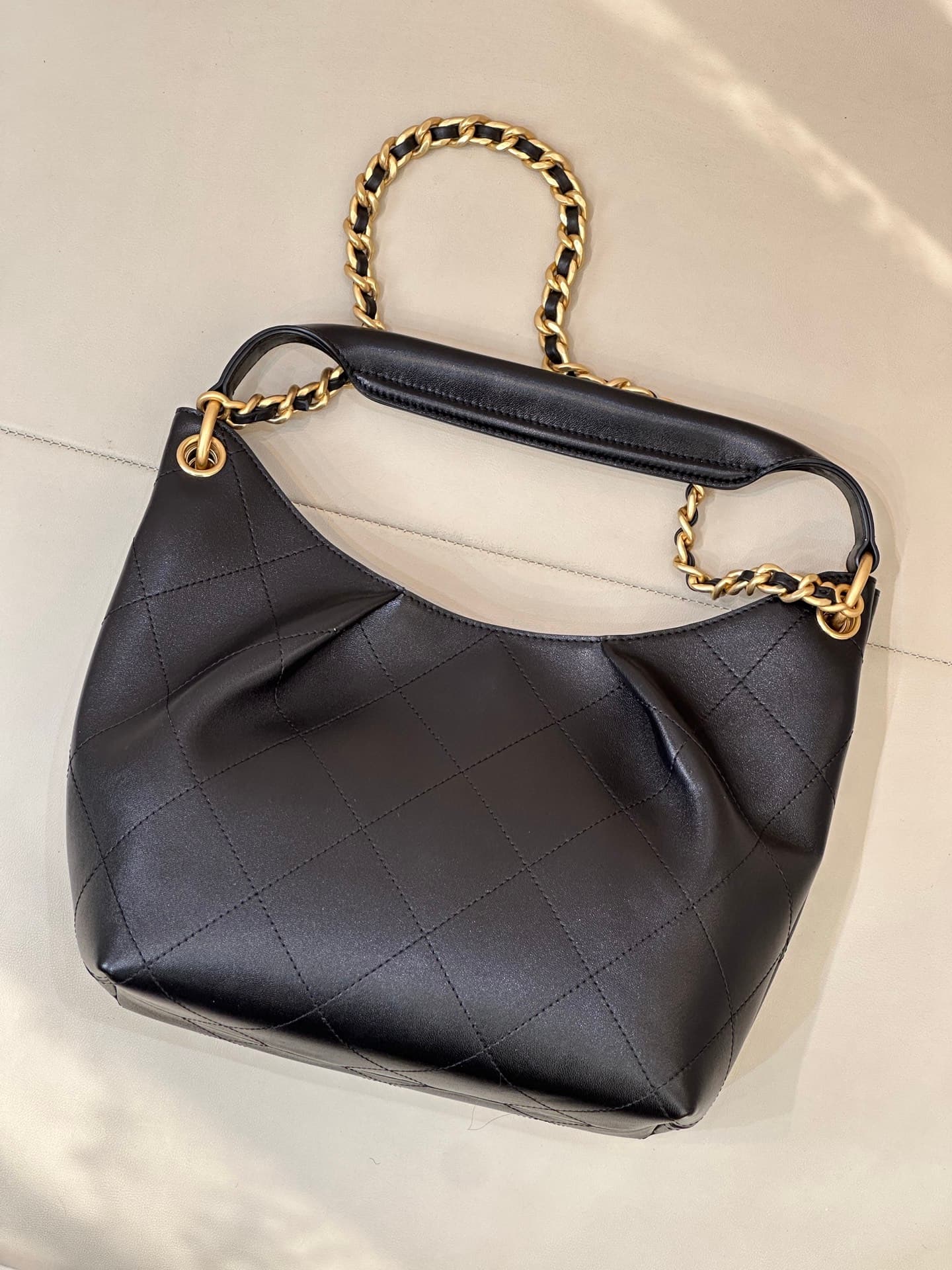 C712 5970 CHANEL 26C – The new early spring Hobo backpack. As soon as it was released, it became impossible to find in stock! — image 7