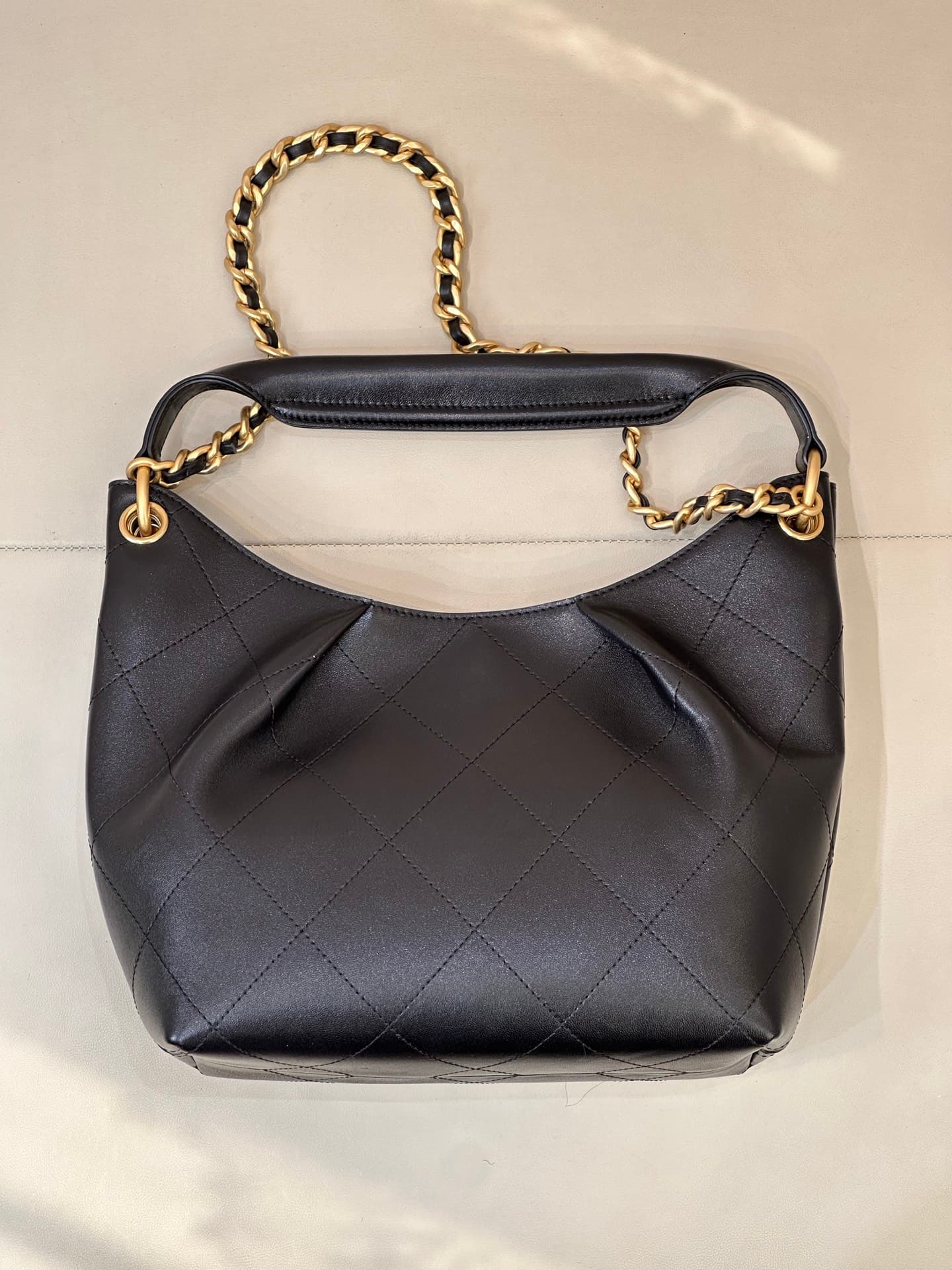 C712 5970 CHANEL 26C – The new early spring Hobo backpack. As soon as it was released, it became impossible to find in stock! — image 6