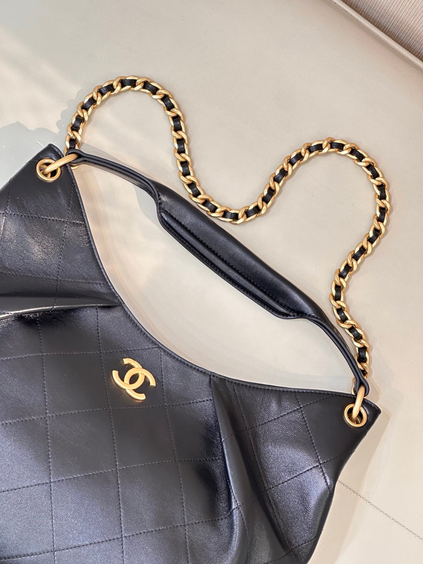 C711 5978 CHANEL 26C – New Spring collection of Hobo hippie bags. As soon as it’s released, it’s almost always out of stock! — image 3