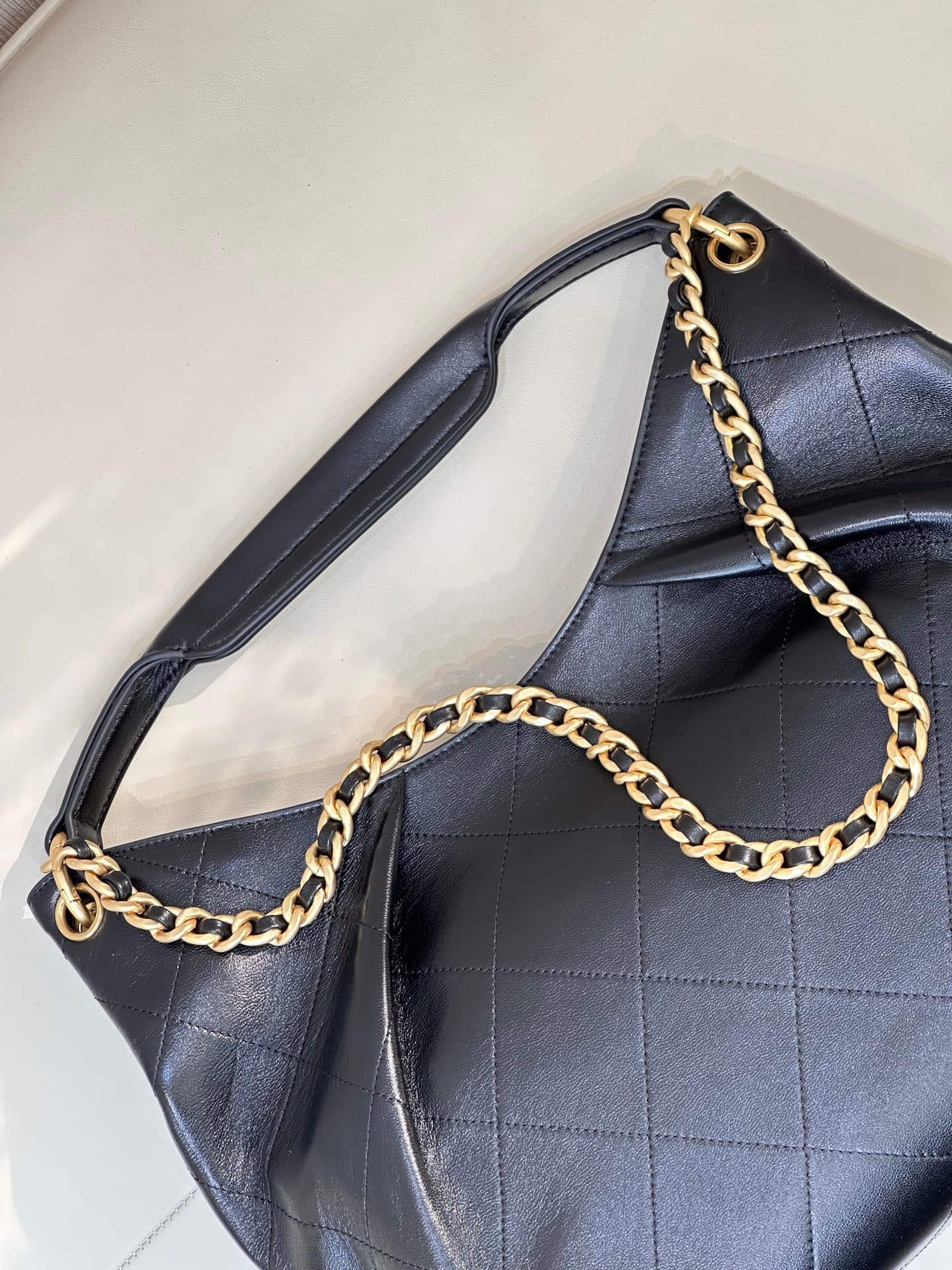 C711 5978 CHANEL 26C – New Spring collection of Hobo hippie bags. As soon as it’s released, it’s almost always out of stock! — image 8