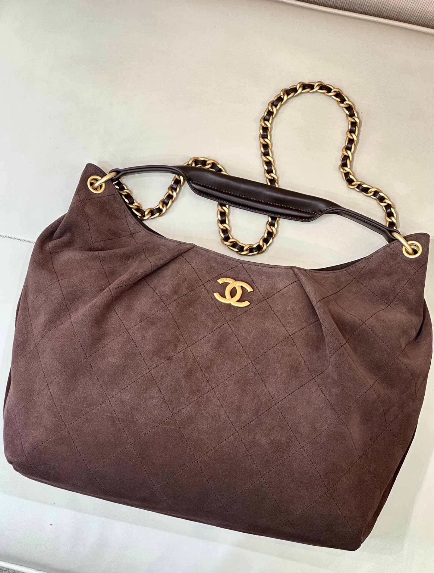 C714 6016 CHANEL 26C – The new early spring style Hobo bag. As soon as it was released, it became impossible to find in stock! — image 4