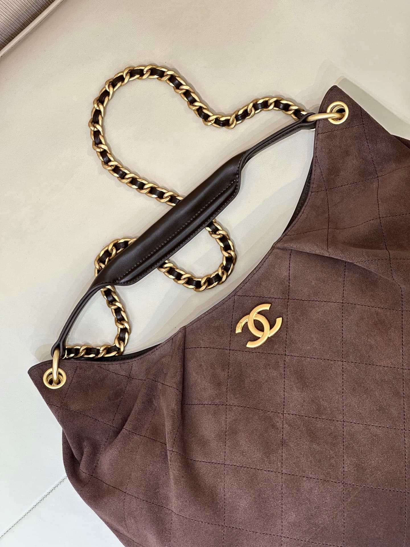 C714 6016 CHANEL 26C – The new early spring style Hobo bag. As soon as it was released, it became impossible to find in stock! — image 3