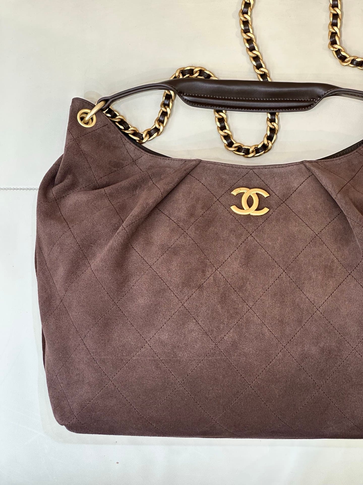 C714 6016 CHANEL 26C – The new early spring style Hobo bag. As soon as it was released, it became impossible to find in stock! — image 2