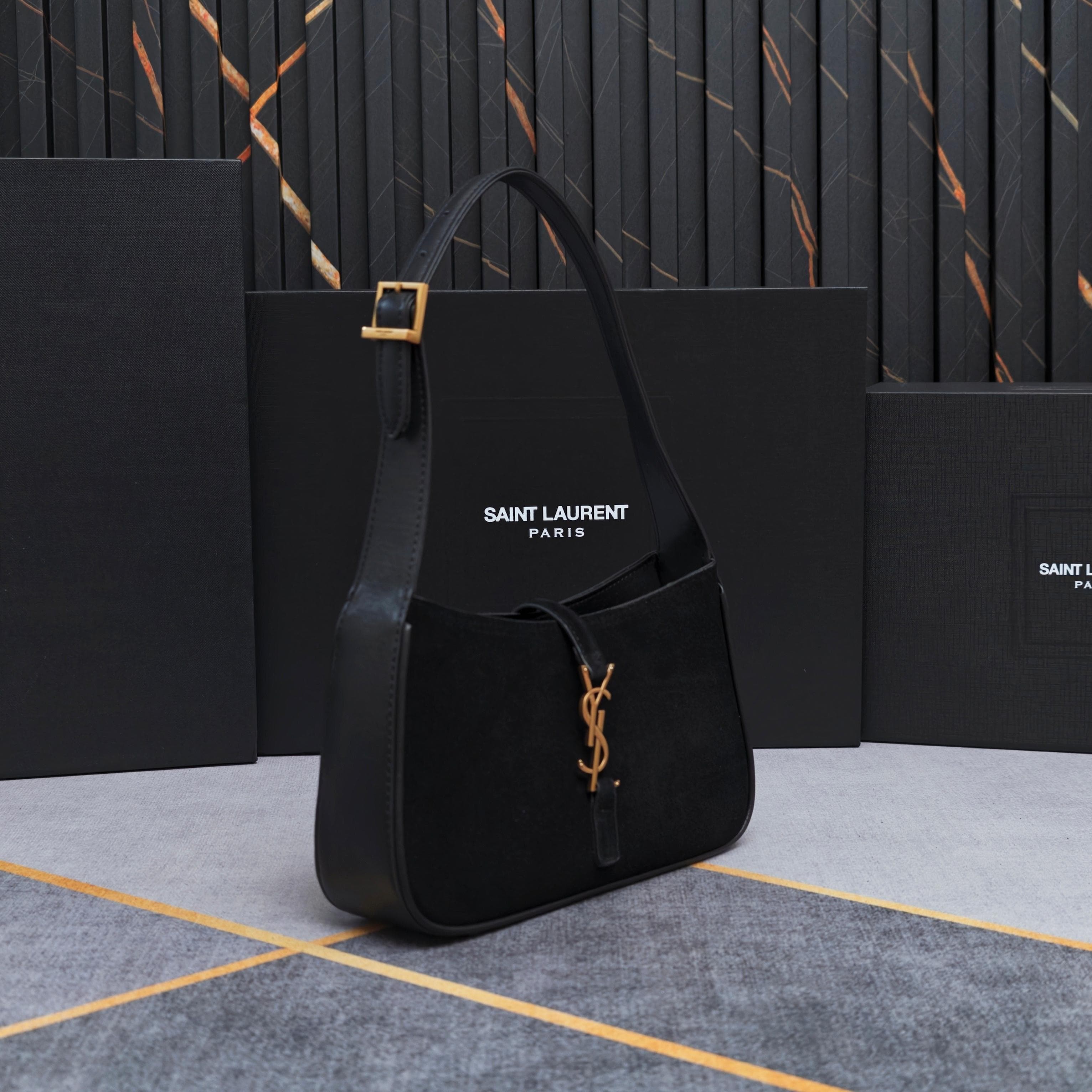 C8548 .657228 – Matte black bag with Le5A7 design. A must-have bag this year! Simple design with a metal logo; adjustable shoulder strap. Elegant and high-class in appearance. Lightweight and easy to pair with other items. Super beautiful! The bag has amp — image 2
