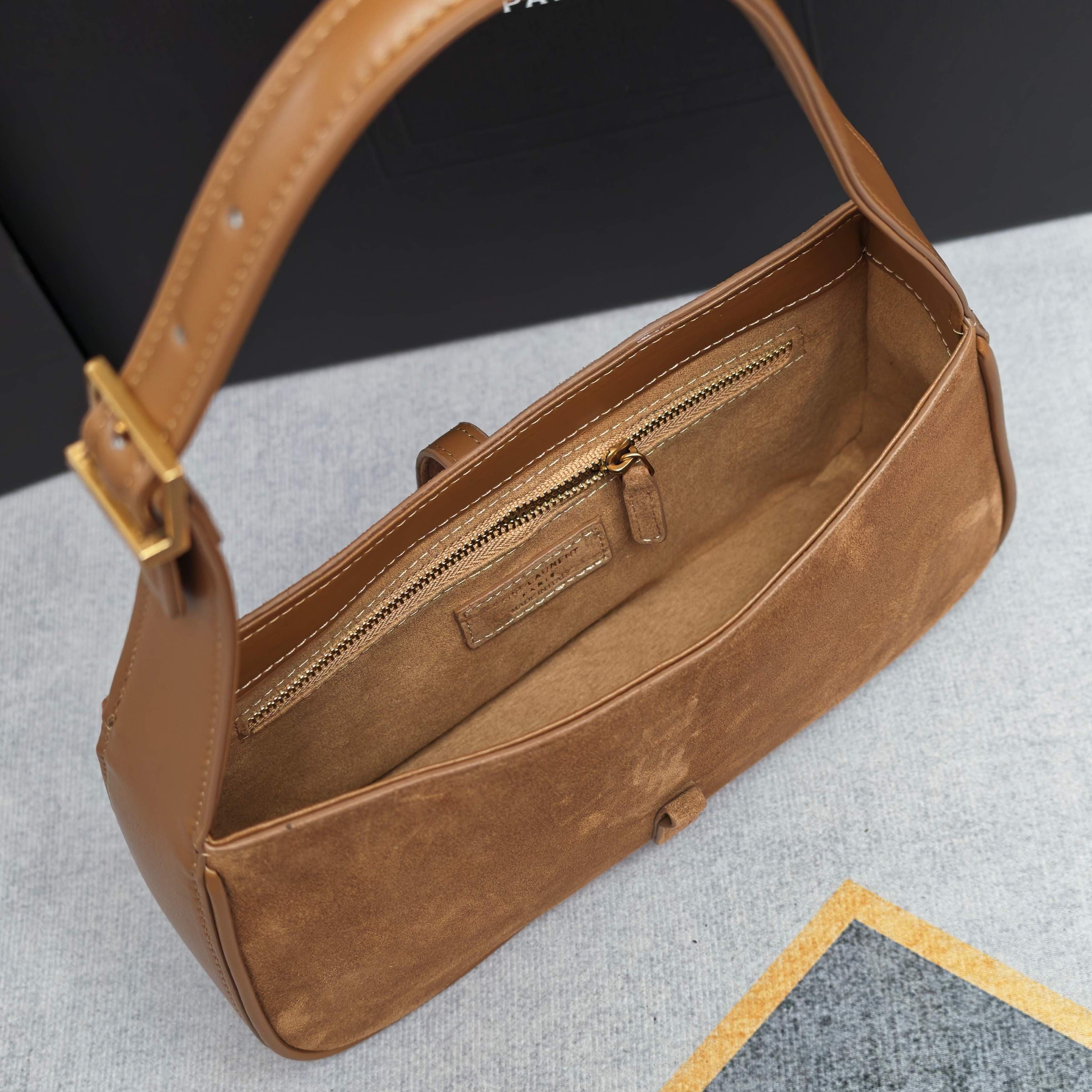 C8546 .657228 – Matte black outer bag with Le5A7 bag. Highly recommended! One of this year’s best bags! Simple design with a metal logo; adjustable shoulder strap. Clean, elegant, and sophisticated. Lightweight and easy to pair with other items. Absolutel — image 8