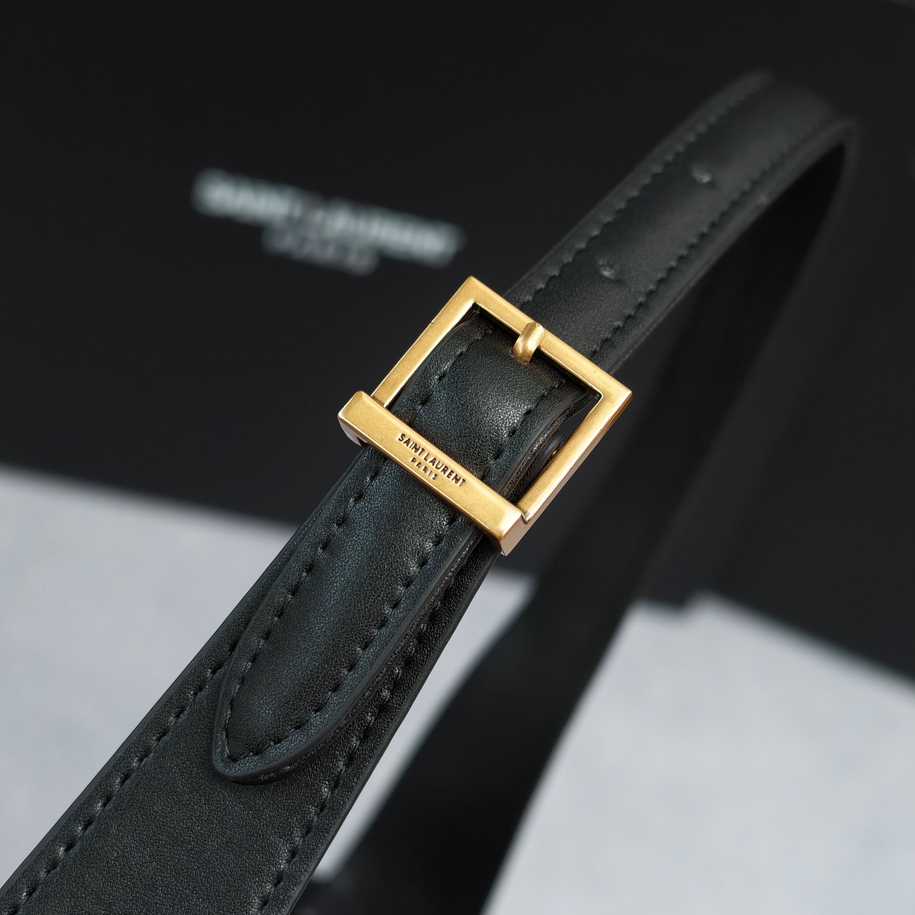C8545 .657228 – Matte black lower cover, Le5A7 Bag. Highly recommended! One of this year’s best bags! Simple design with a metal logo; adjustable shoulder strap. Elegant and sophisticated in appearance. Lightweight and easy to combine with other items. It — image 6