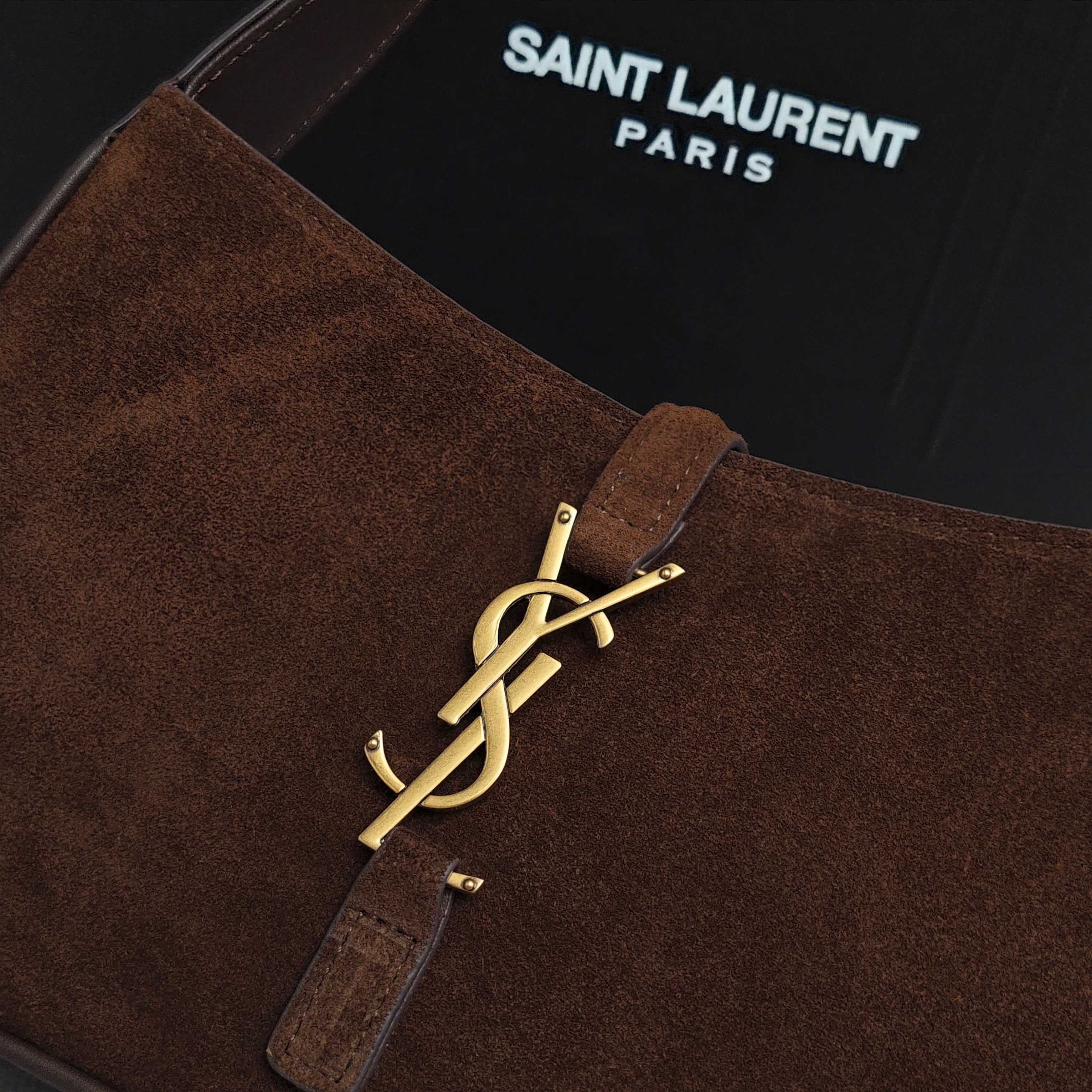 C8544 .657228 – Matte black lower cover, Le5A7 Bag. Highly recommended! One of this year’s best bags! Simple design with a metal logo; adjustable shoulder strap. Elegant and sophisticated in appearance. Lightweight and easy to pair with other items. Absol — image 5