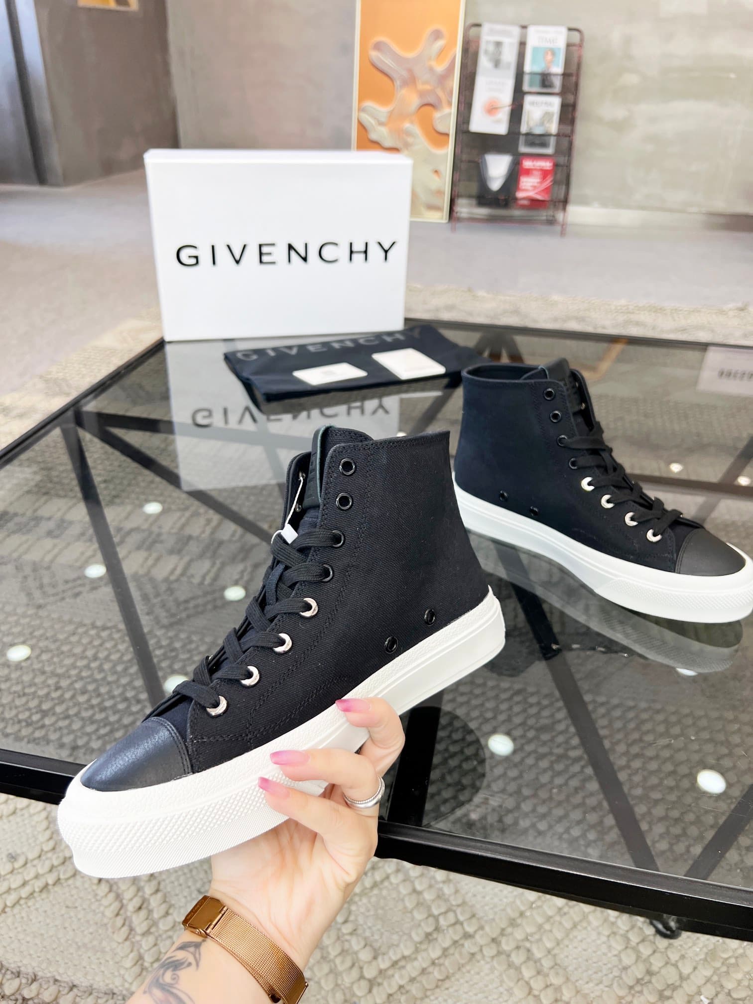 D9 real 💰   J  🔍 Top purchasing agents 🇮🇹 Ji Pao Street Couple 👫 New high top boots are coming, a super popular sports hot item in the counter. The original factory is equipped with Italian imported cowhide and fabric, with a classic appearance and a new  — image 5