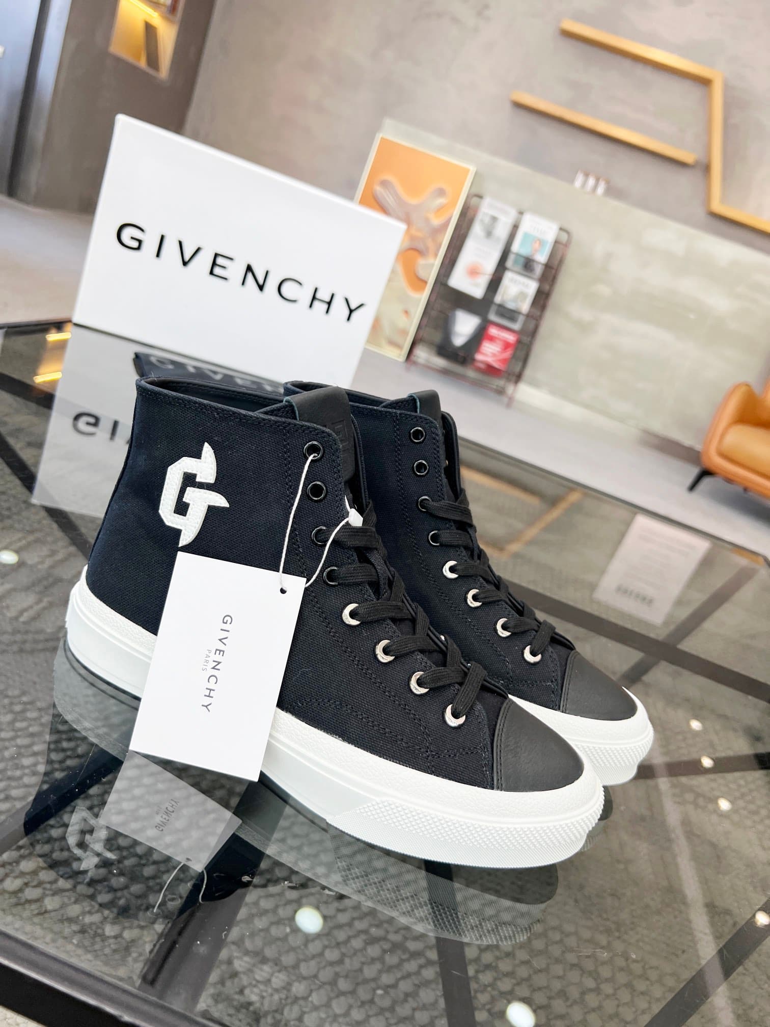D9 real 💰   J  🔍 Top purchasing agents 🇮🇹 Ji Pao Street Couple 👫 New high top boots are coming, a super popular sports hot item in the counter. The original factory is equipped with Italian imported cowhide and fabric, with a classic appearance and a new  — image 2