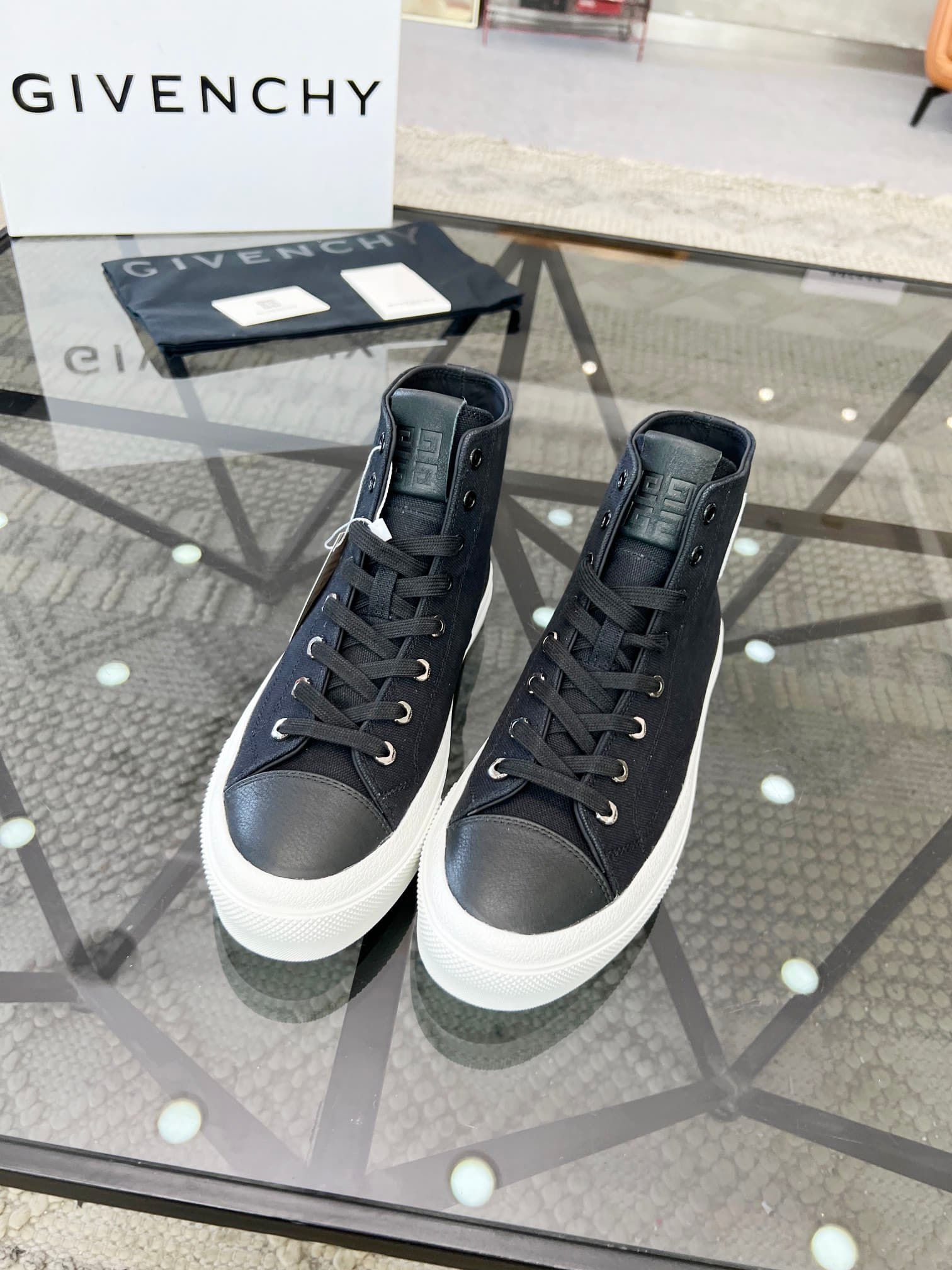 D9 real 💰   J  🔍 Top purchasing agents 🇮🇹 Ji Pao Street Couple 👫 New high top boots are coming, a super popular sports hot item in the counter. The original factory is equipped with Italian imported cowhide and fabric, with a classic appearance and a new  — image 3