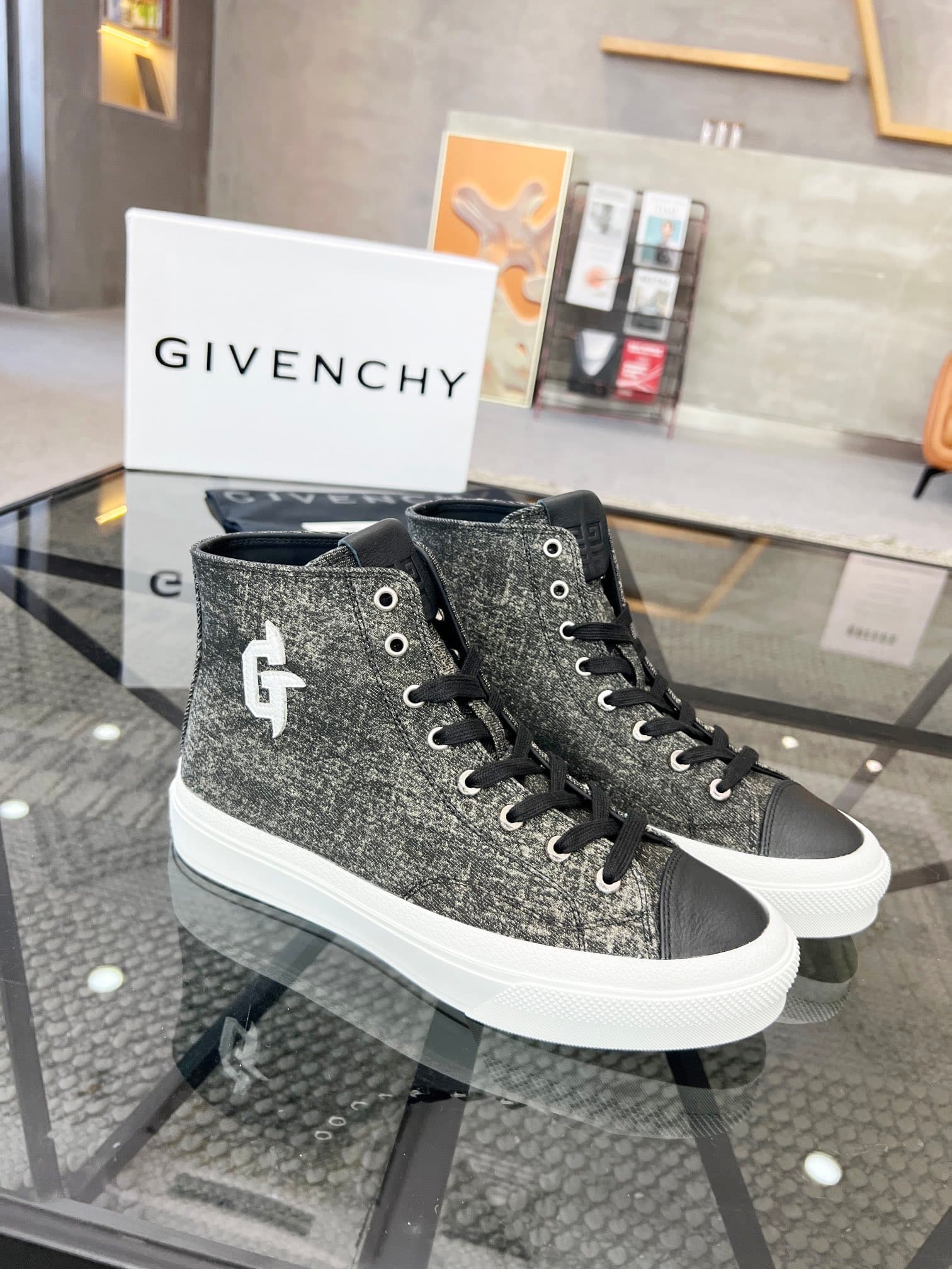 D11 real 💰  J  🔍 Top purchasing agents 🇮🇹 Ji Pao Street Couple 👫 New high top boots are coming, a super popular sports hot item in the counter. The original factory is equipped with Italian imported cowhide and fabric, with a classic appearance and a new  — image 2