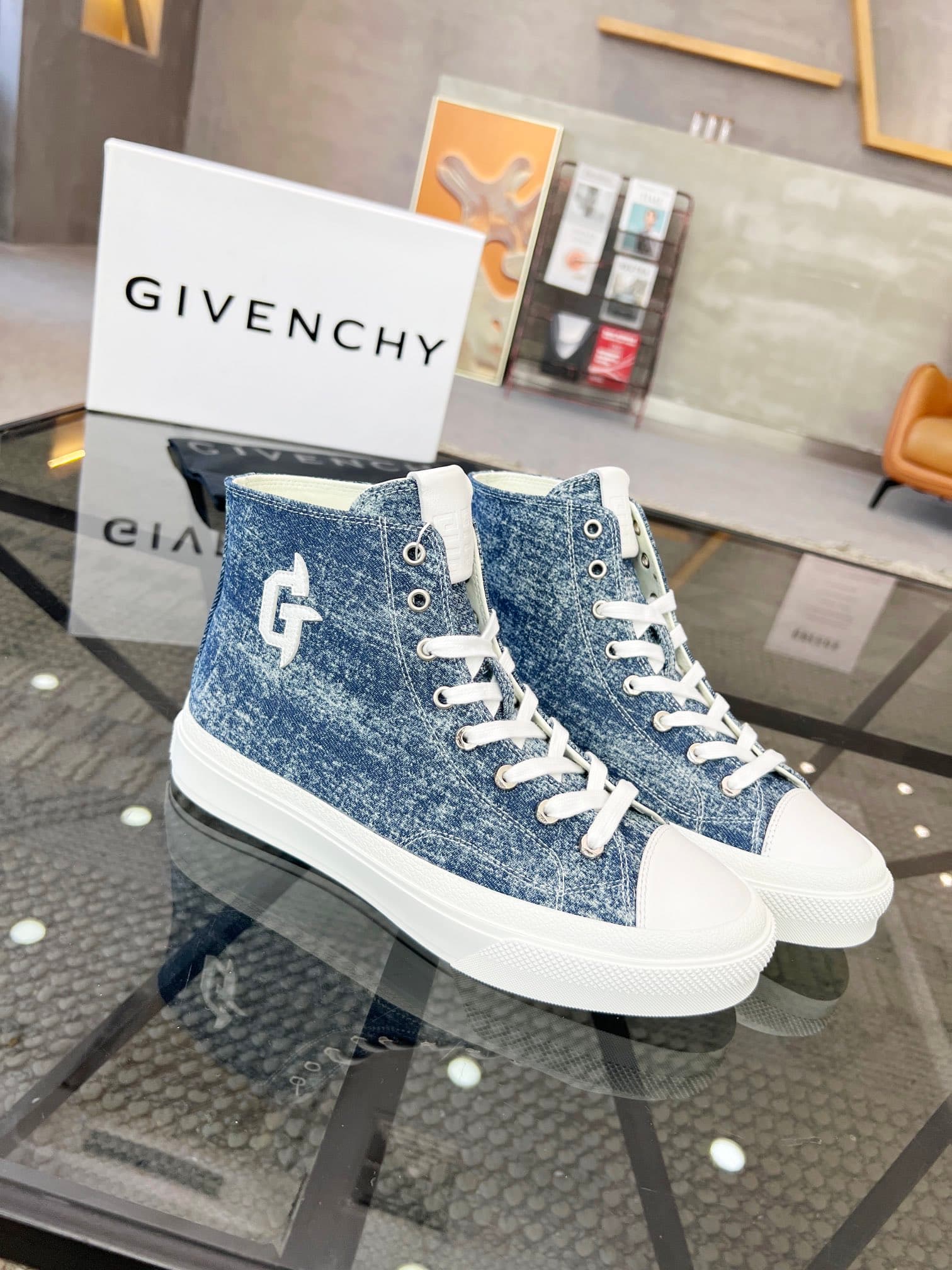 D12 real 💰  J  🔍 Top purchasing agents 🇮🇹 Ji Pao Street Couple 👫 New high top boots are coming, a super popular sports hot item in the counter. The original factory is equipped with Italian imported cowhide and fabric, with a classic appearance and a new  — image 2