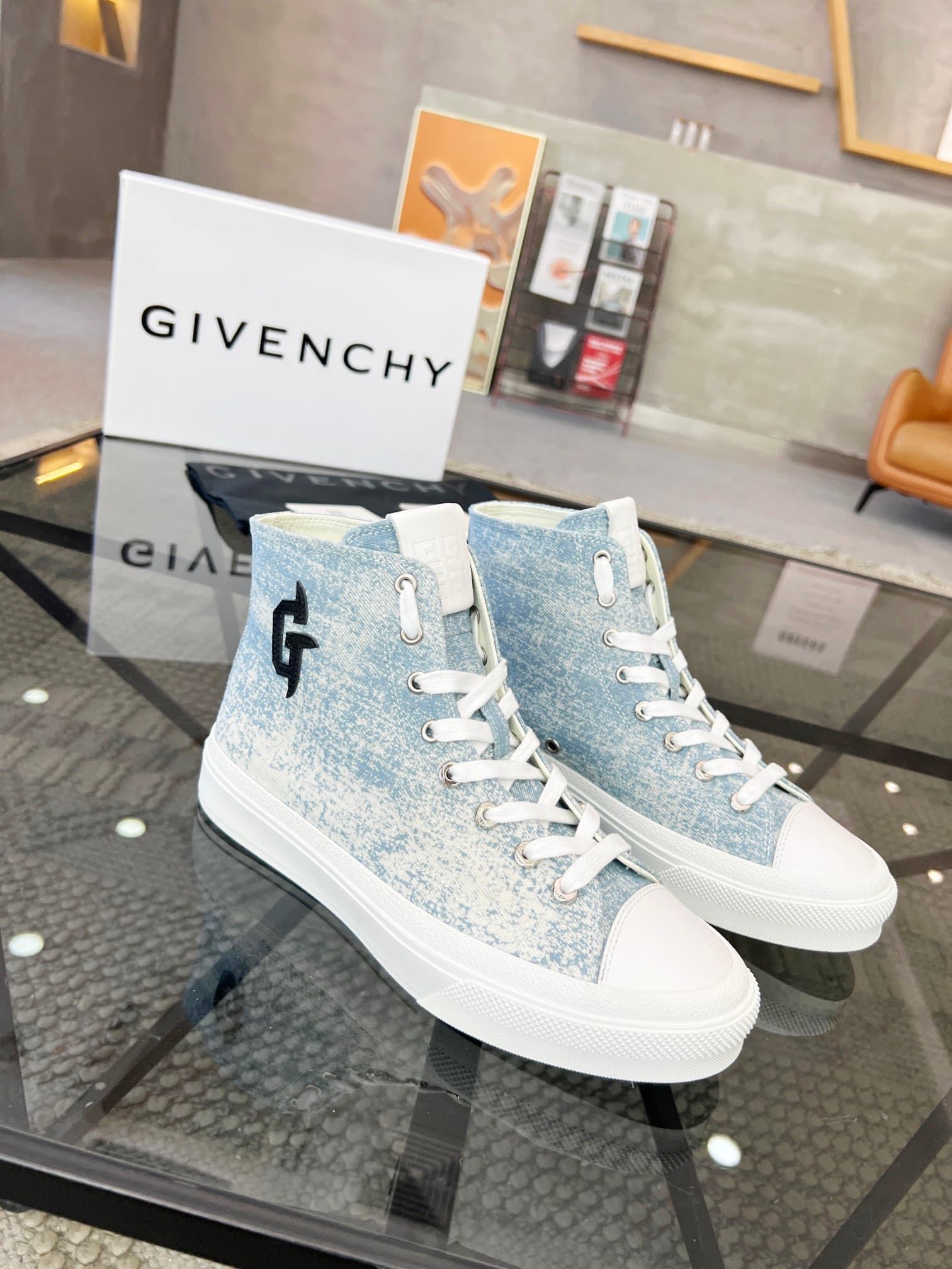 D18 J  🔍 Top purchasing agents 🇮🇹 Ji Pao Street Couple 👫 New high top boots are coming, a super popular sports hot item in the counter. The original factory is equipped with Italian imported cowhide and fabric, with a classic appearance and a new sole tha — image 2