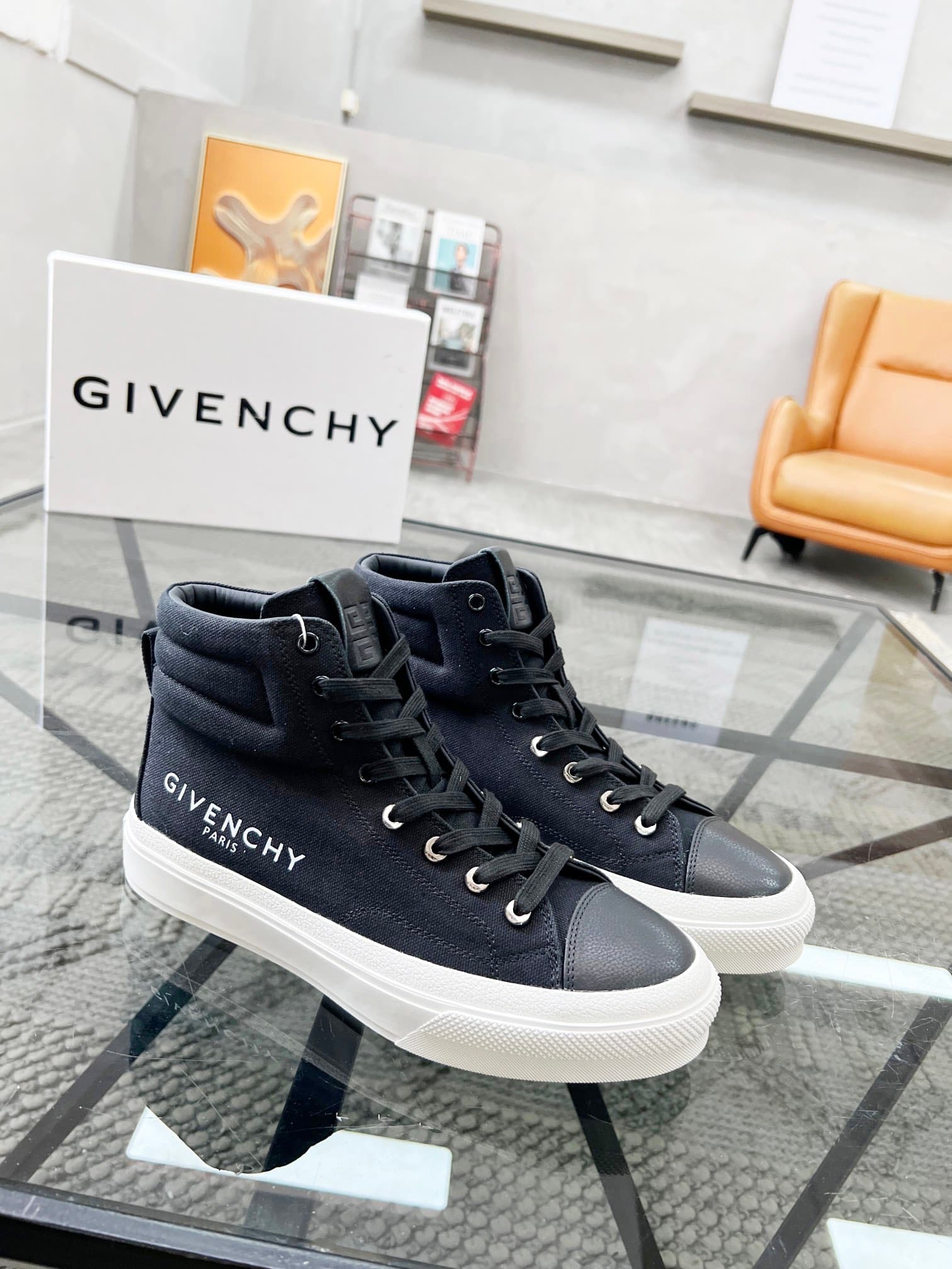 D2 real 💰   J  🔍 Top purchasing agents 🇮🇹 Ji Pao Street Couple 👫 New high top boots are coming, a super popular sports hot item in the counter. The original factory is equipped with Italian imported cowhide and fabric, with a classic appearance and a new  — image 2