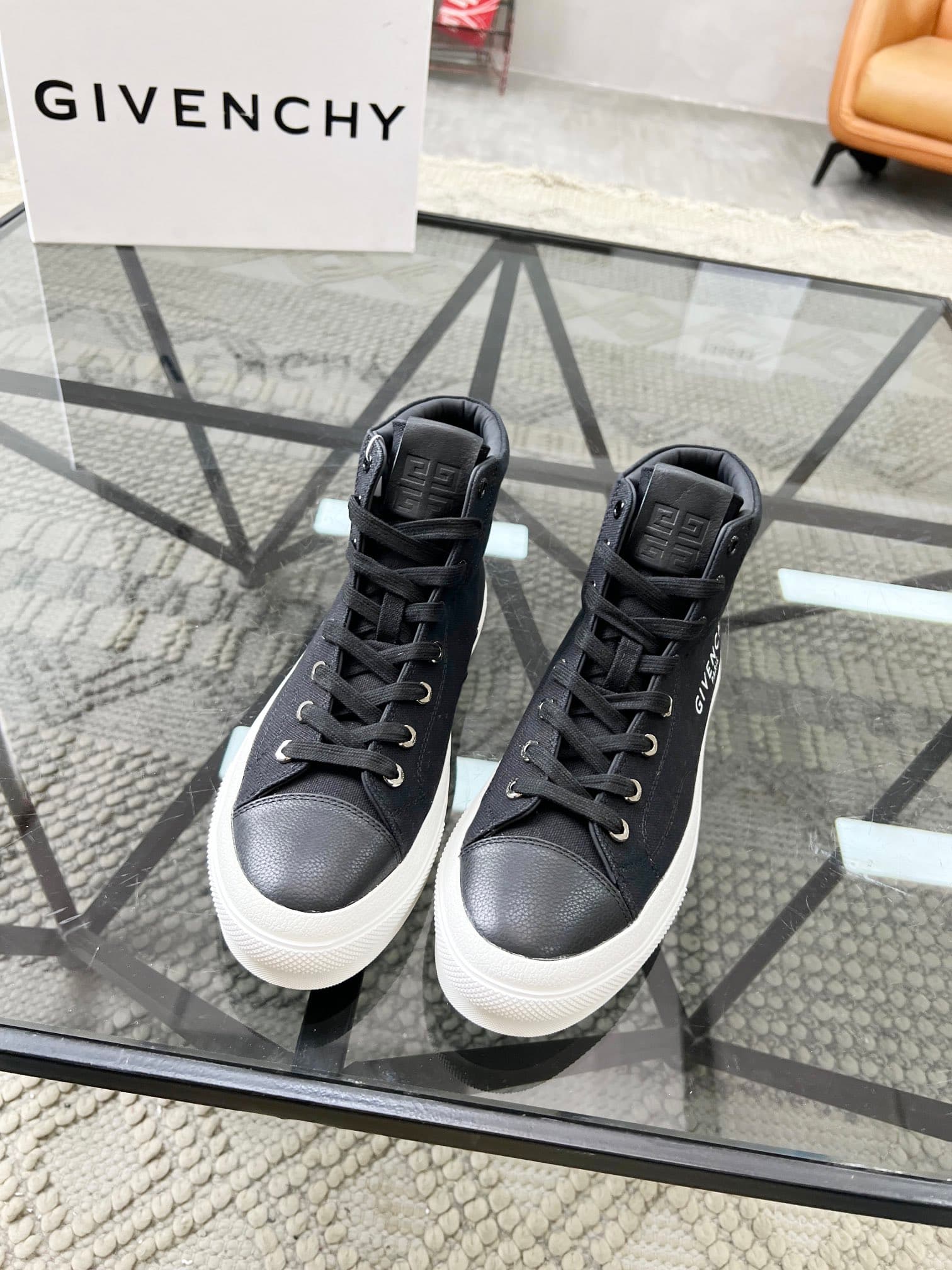 D2 real 💰   J  🔍 Top purchasing agents 🇮🇹 Ji Pao Street Couple 👫 New high top boots are coming, a super popular sports hot item in the counter. The original factory is equipped with Italian imported cowhide and fabric, with a classic appearance and a new  — image 3