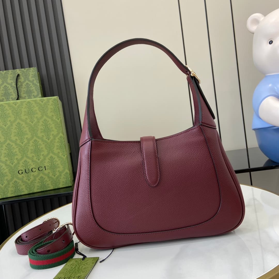 C4058 ‼️【New Product】2024 autumn/winter collection – a fresh interpretation of Gucci Jackie. The 1961 shoulder bag is made from high-quality Gucci Rosso Ancora leather. It features a new light gold-colored push-button closure, highlighting the exquisite c — image 3
