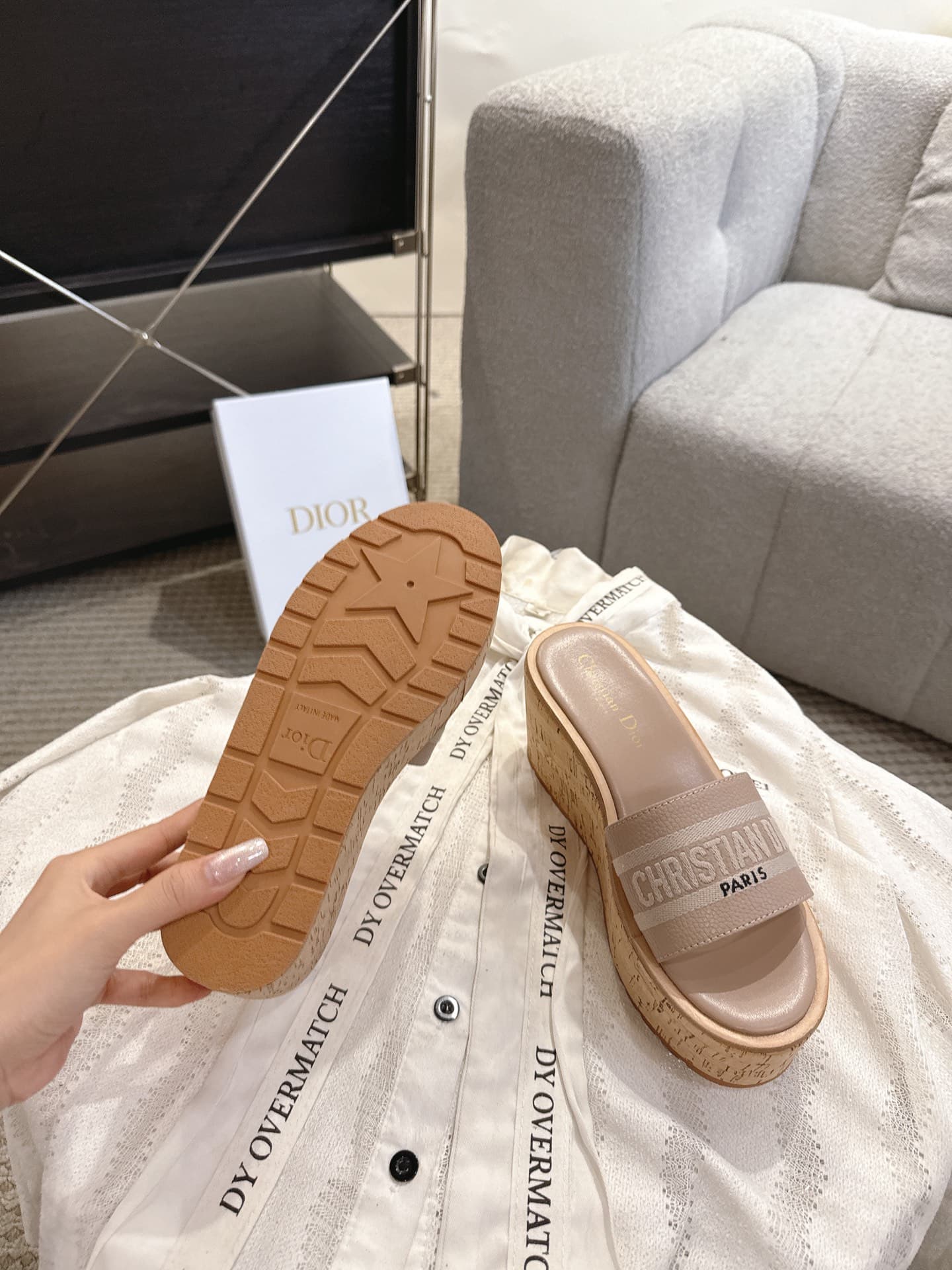 D5981 Dior Dior 2025 – New spring/summer shoes with jelly-colored heeled design. Features a CD logo embroidered in three-dimensional style, thick platform, round toe, and multi-color design. It’s a comfortable slipper. — image 6