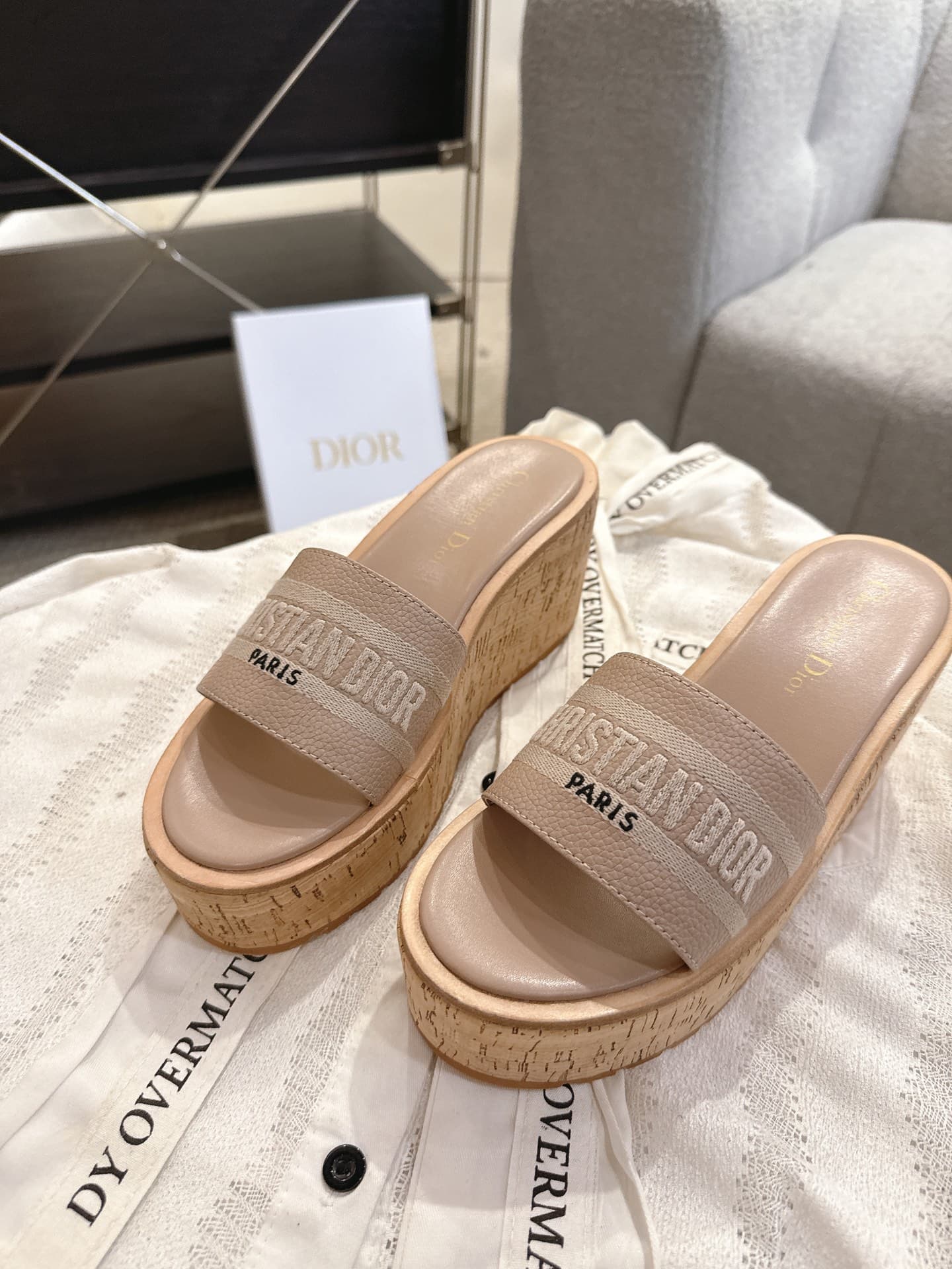 D5981 Dior Dior 2025 – New spring/summer shoes with jelly-colored heeled design. Features a CD logo embroidered in three-dimensional style, thick platform, round toe, and multi-color design. It’s a comfortable slipper. — image 7