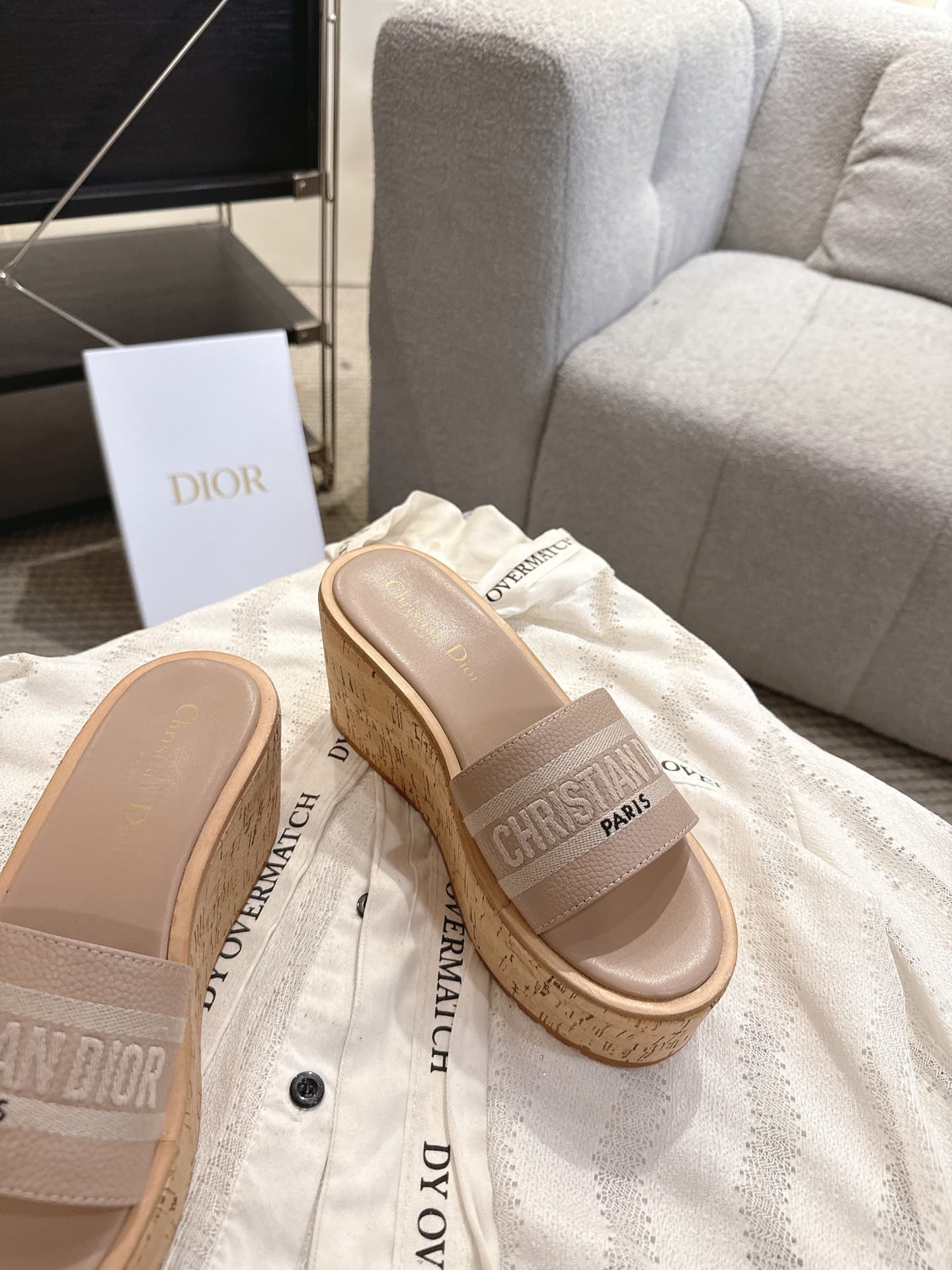 D5981 Dior Dior 2025 – New spring/summer shoes with jelly-colored heeled design. Features a CD logo embroidered in three-dimensional style, thick platform, round toe, and multi-color design. It’s a comfortable slipper. — image 5