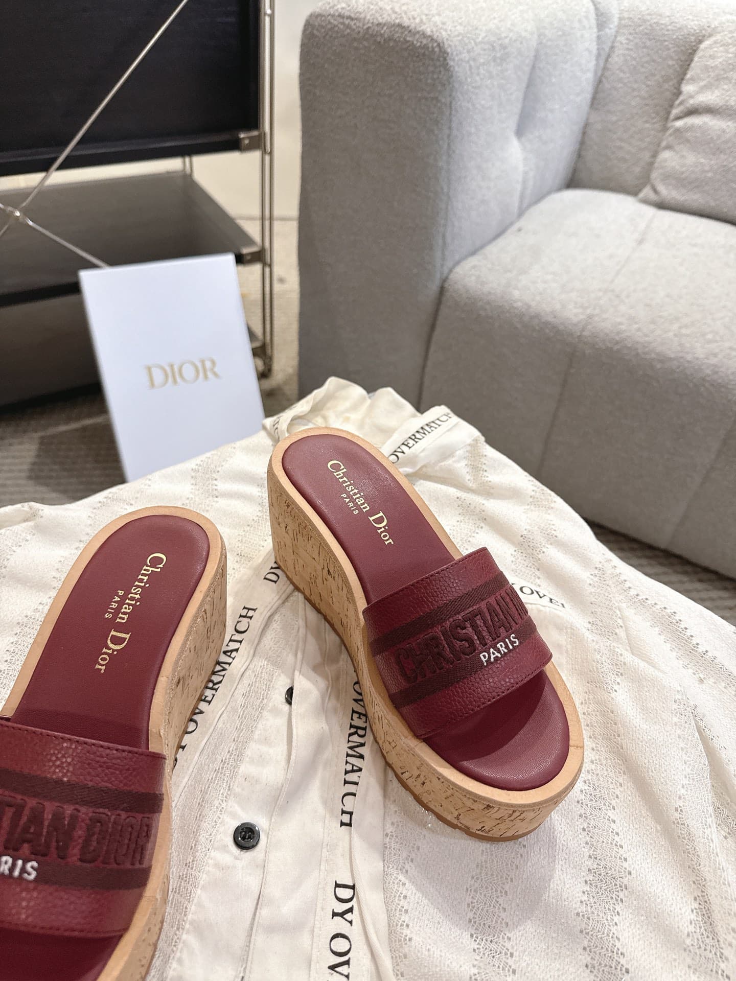 D5980 Dior Dior 2025 – New spring/summer shoes with jelly-colored platform soles. Features a three-dimensional embroidered “CD” logo, thick heel, round toe, and mixed-color toe-up slippers. — image 7