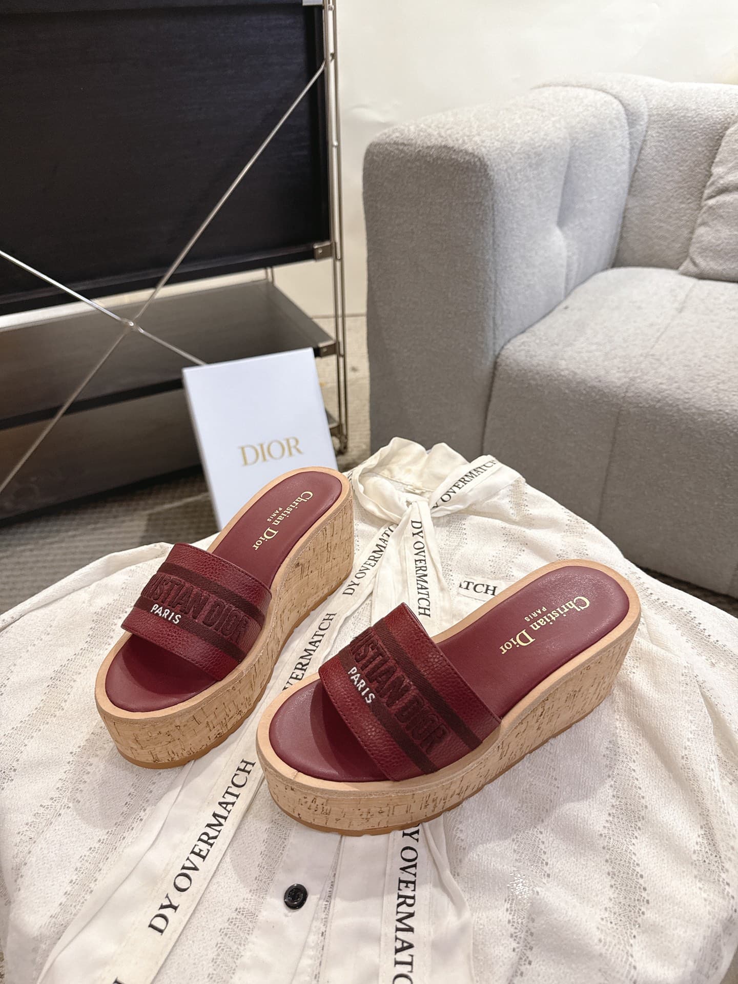 D5980 Dior Dior 2025 – New spring/summer shoes with jelly-colored platform soles. Features a three-dimensional embroidered “CD” logo, thick heel, round toe, and mixed-color toe-up slippers. — image 8