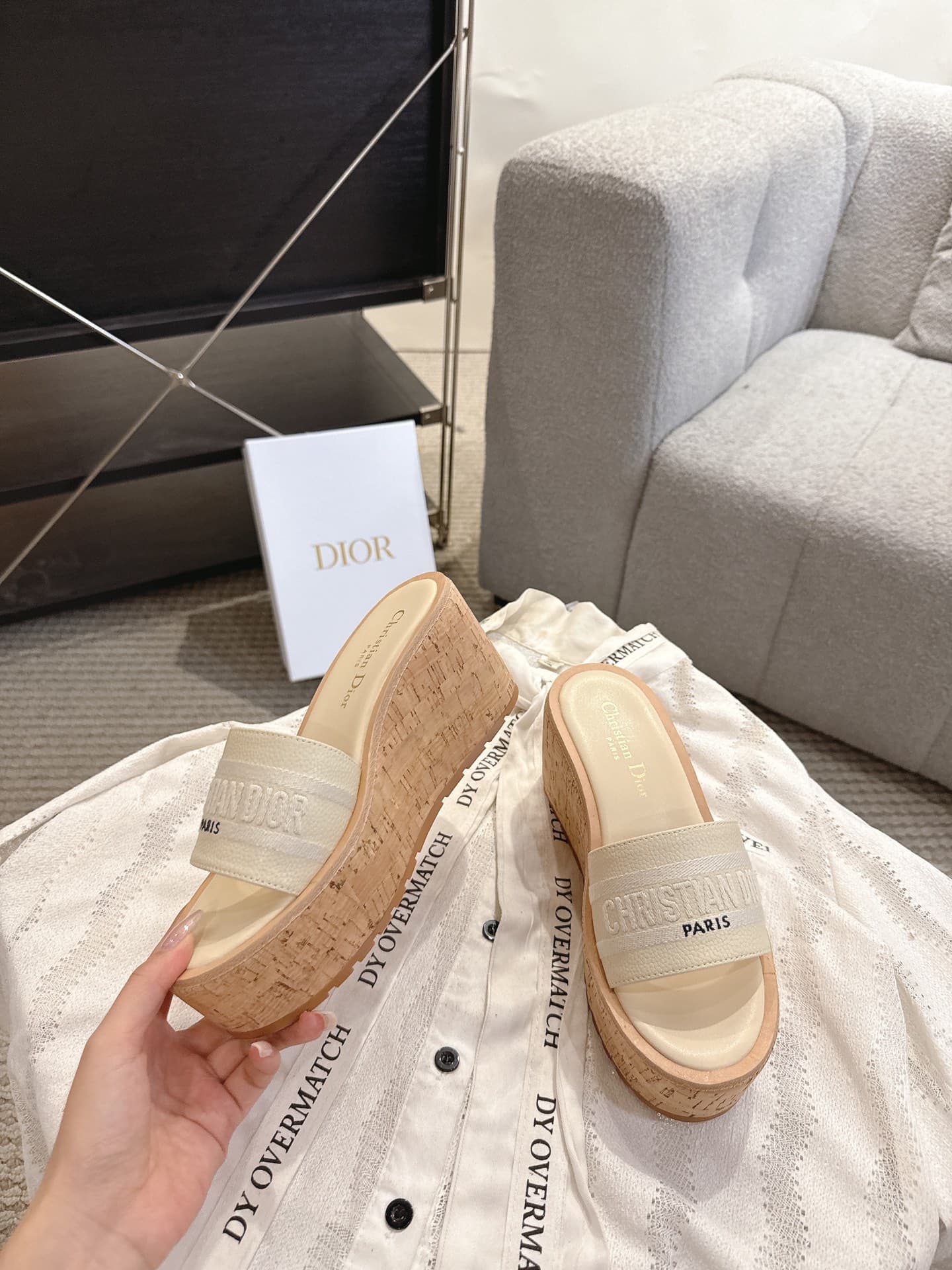 D5977 Dior Dior 2025 – New spring/summer shoes with jelly-colored heel design. Features a CD logo embroidered in three-dimensional style, thick soles, round toe, and multi-color design. It’s a stylish slipper shoe. — image 2