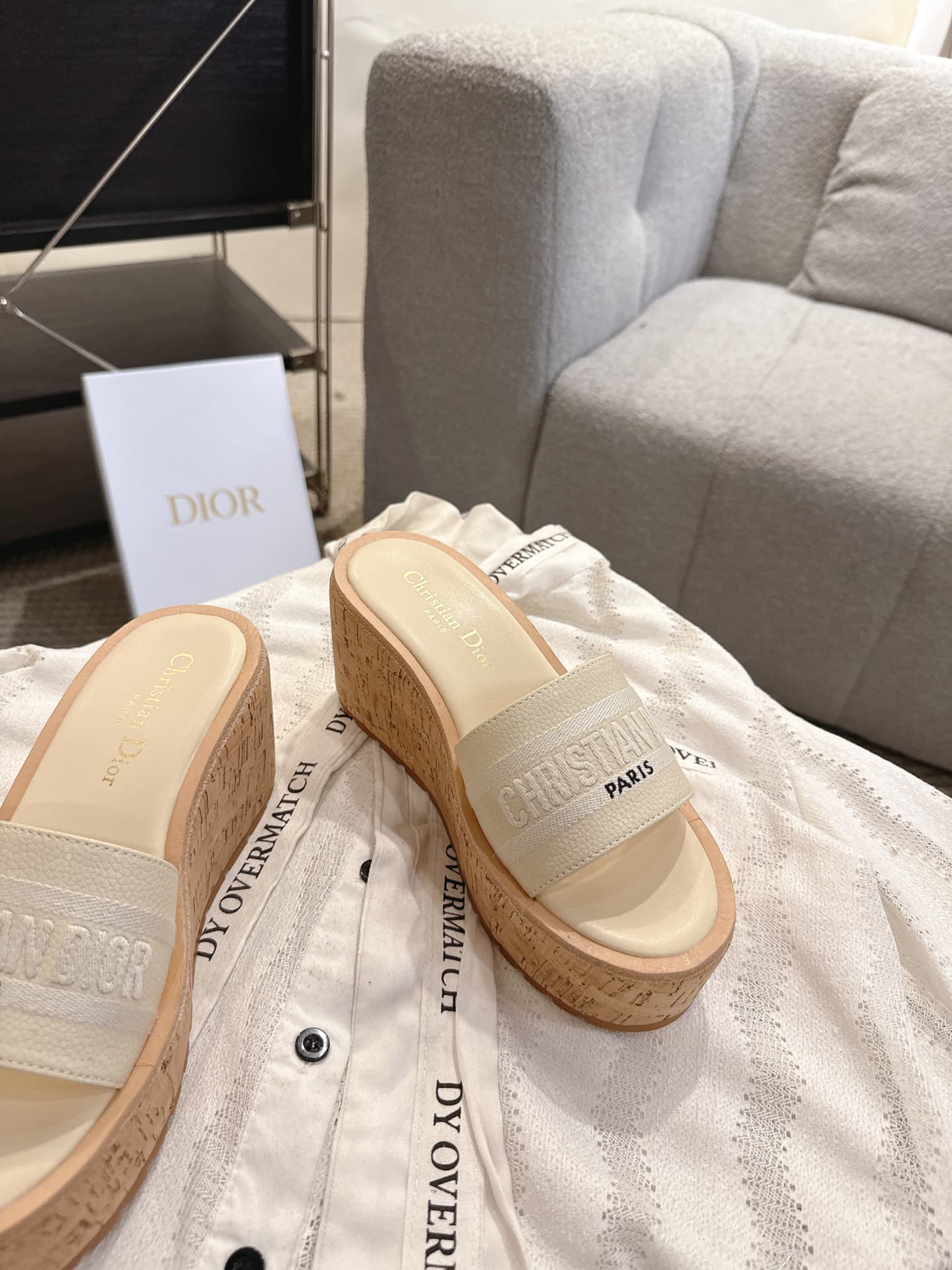 D5977 Dior Dior 2025 – New spring/summer shoes with jelly-colored heel design. Features a CD logo embroidered in three-dimensional style, thick soles, round toe, and multi-color design. It’s a stylish slipper shoe. — image 8