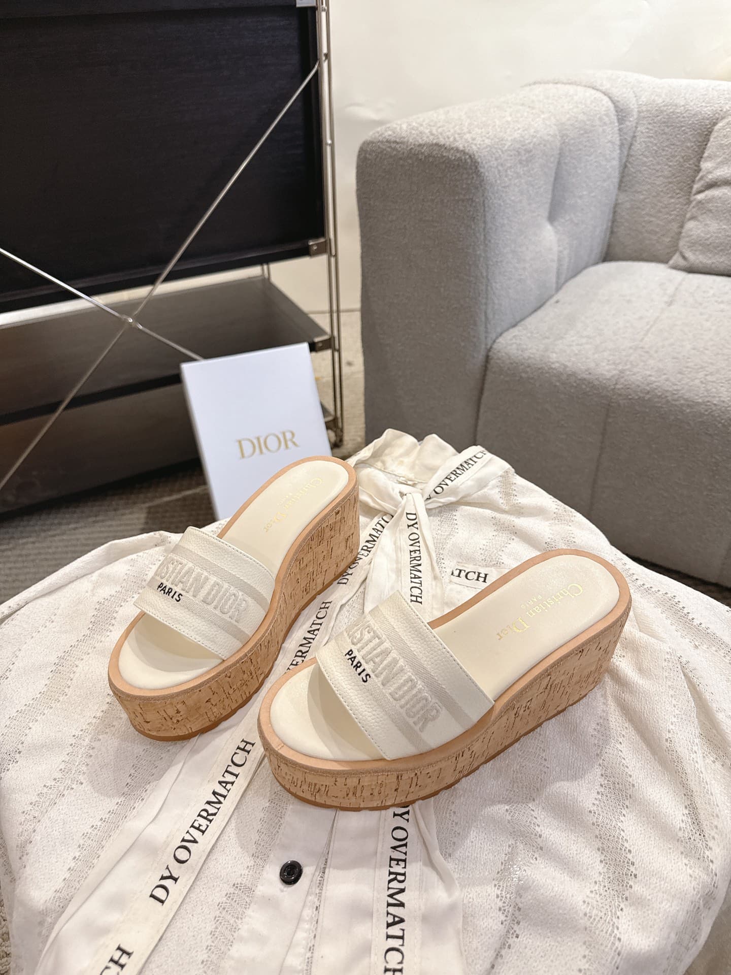D5979 Dior Dior 2025 – New spring/summer shoes with jelly-colored heeled design. Features a CD logo embroidered in three-dimensional style, thick soles, round toe, and multi-color design. It’s a comfortable slipper. — image 8