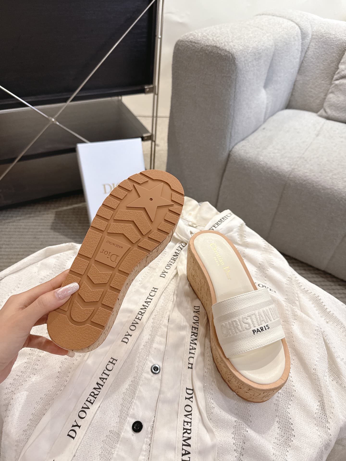 D5979 Dior Dior 2025 – New spring/summer shoes with jelly-colored heeled design. Features a CD logo embroidered in three-dimensional style, thick soles, round toe, and multi-color design. It’s a comfortable slipper. — image 5
