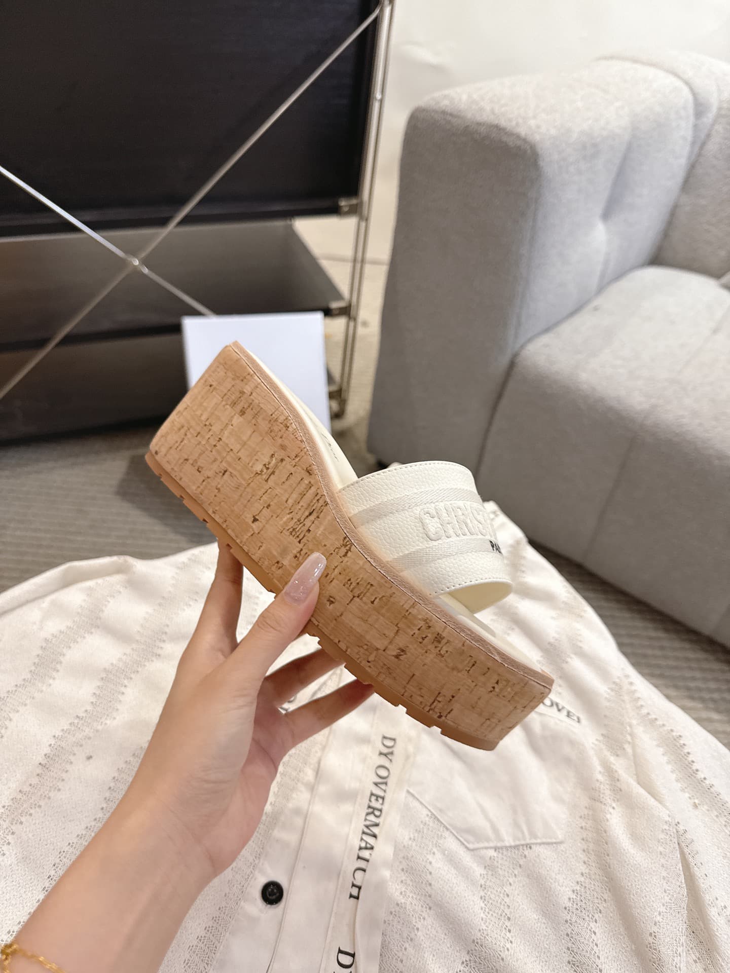 D5979 Dior Dior 2025 – New spring/summer shoes with jelly-colored heeled design. Features a CD logo embroidered in three-dimensional style, thick soles, round toe, and multi-color design. It’s a comfortable slipper. — image 3